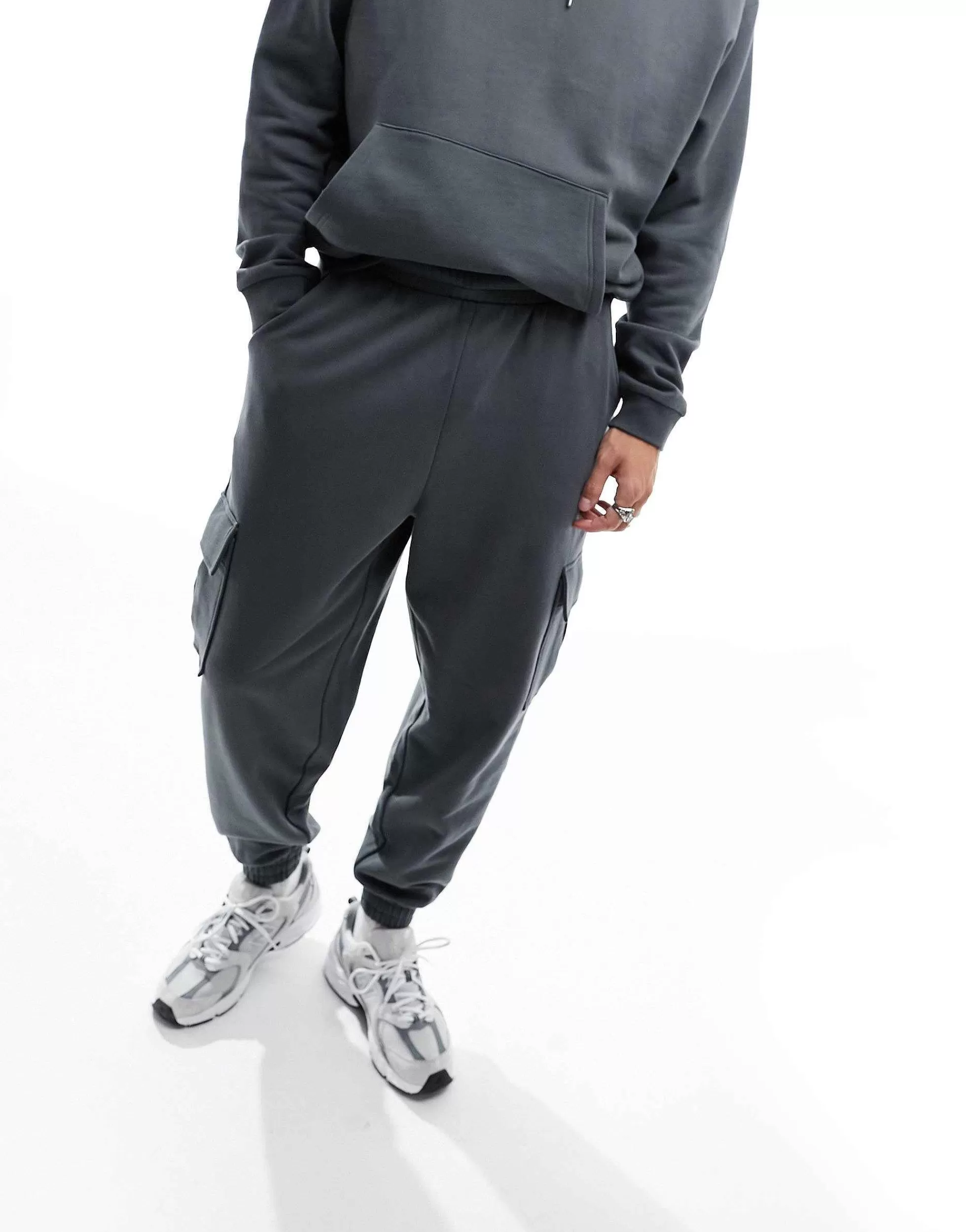 Men DESIGN Tracksuit With Oversized Hoodie And Relaxed Joggers In Charcoal