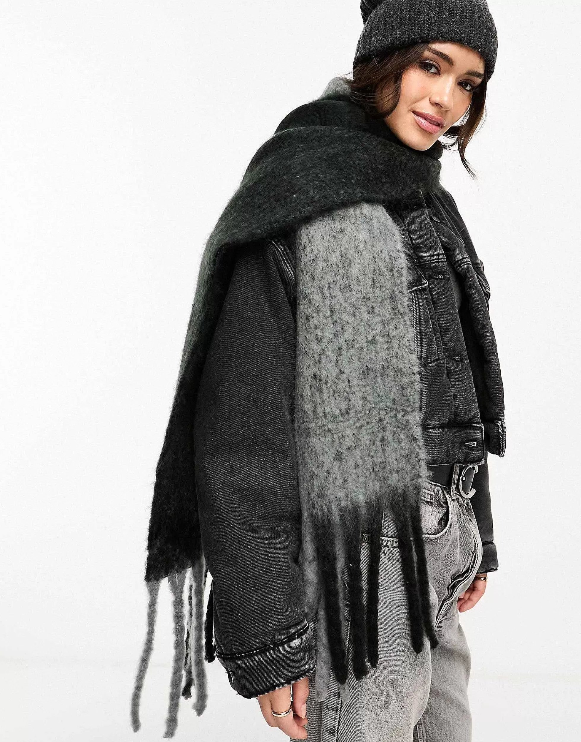 Women DESIGN Two Tone Fluffy Tassel Scarf In Grey And Black
