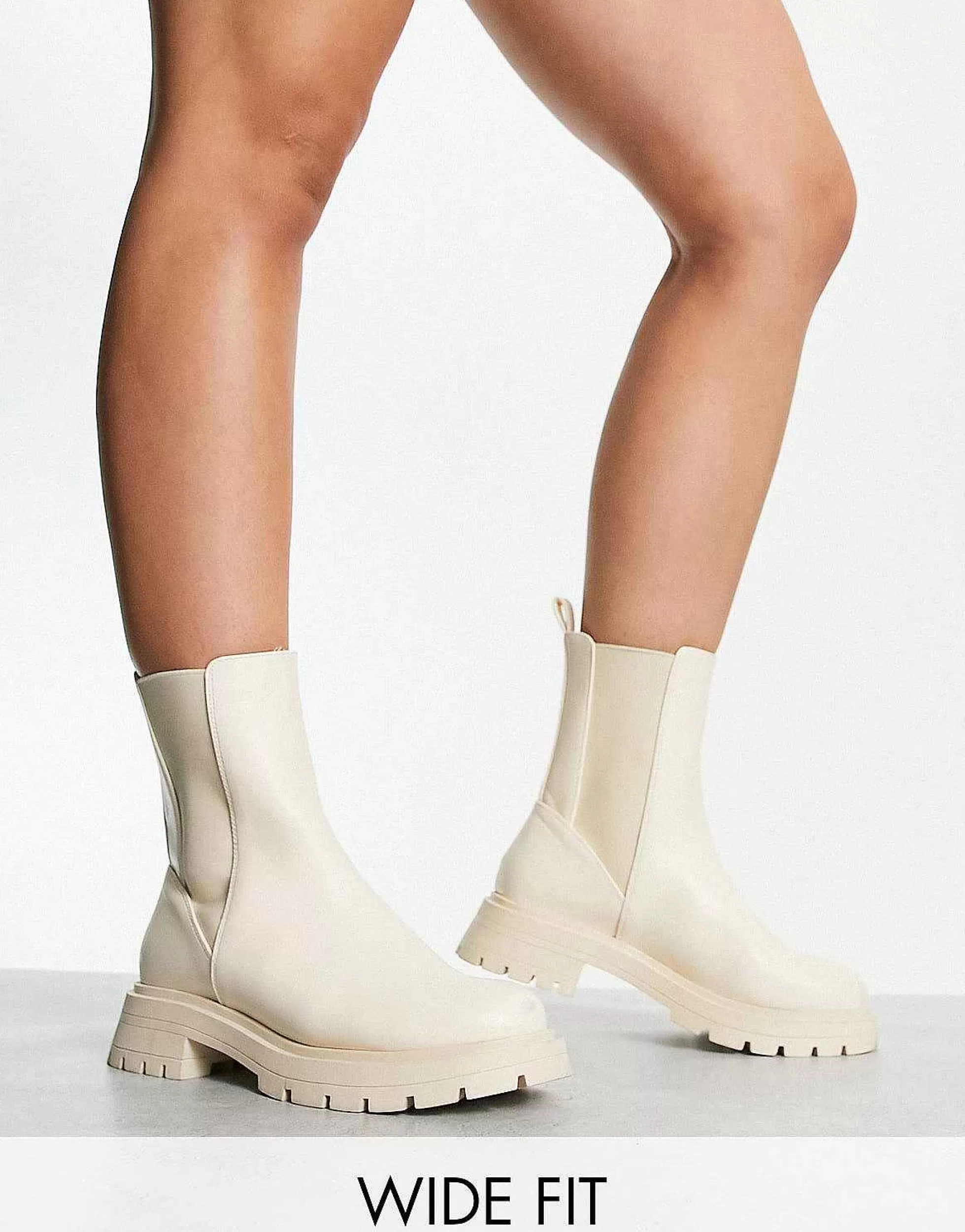 Women DESIGN Wide Fit Alfie Chunky Chelsea Boots In Off-White