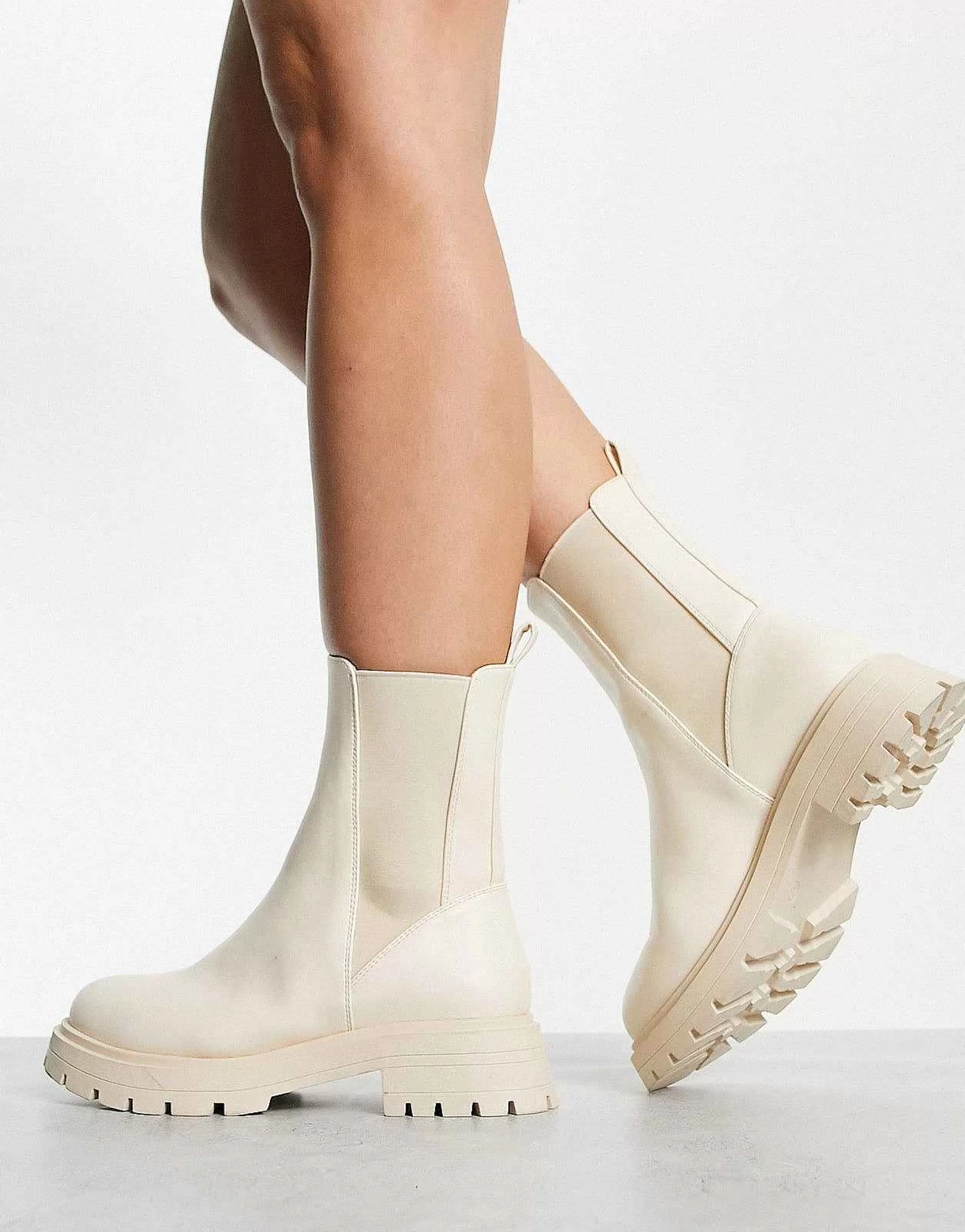 Women DESIGN Wide Fit Alfie Chunky Chelsea Boots In Off-White