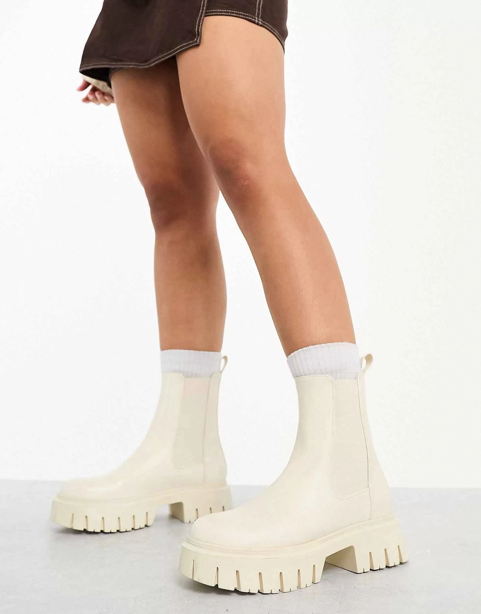 Women DESIGN Wide Fit Anthem Chunky Chelsea Boots In Off