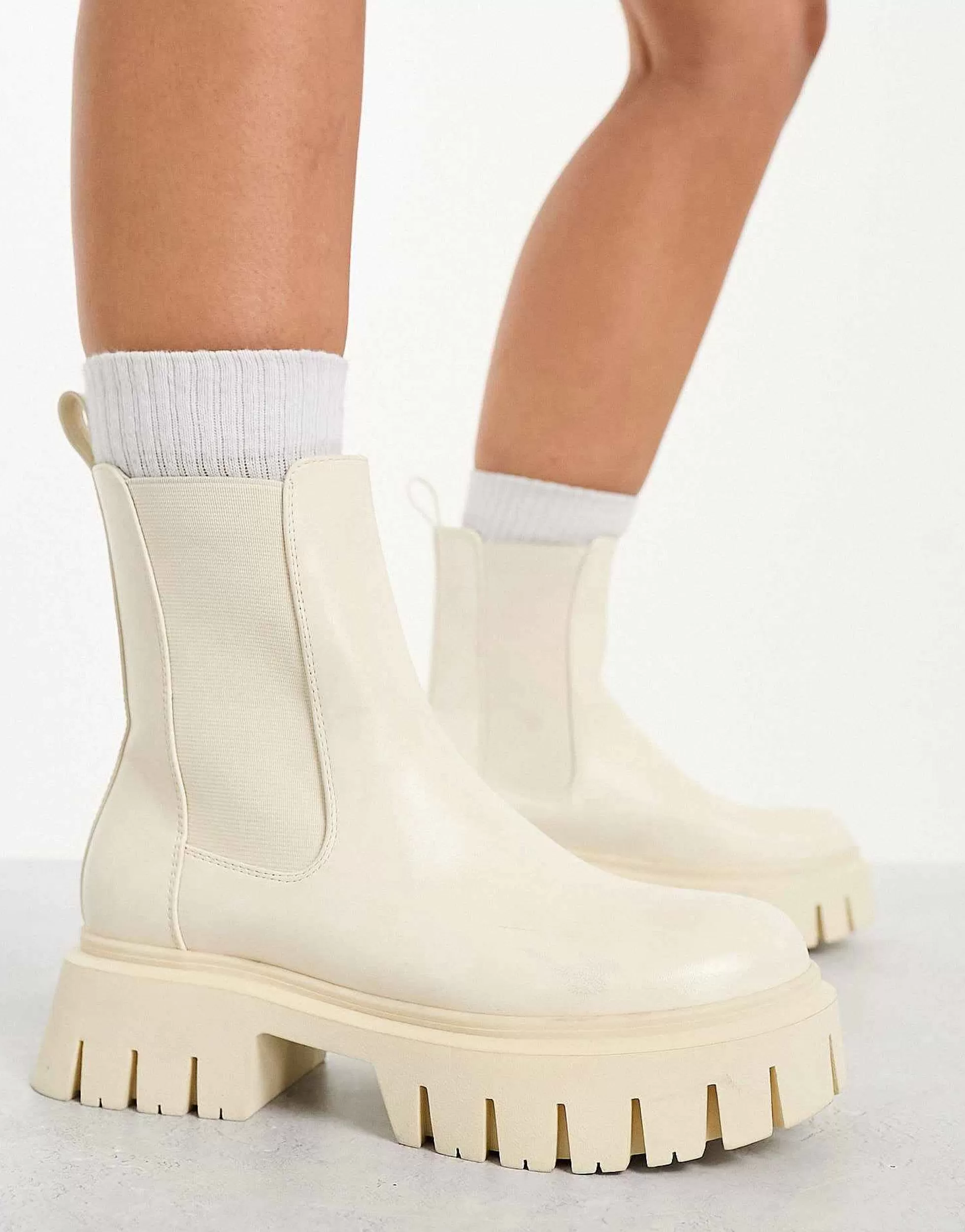 Women DESIGN Wide Fit Anthem Chunky Chelsea Boots In Off