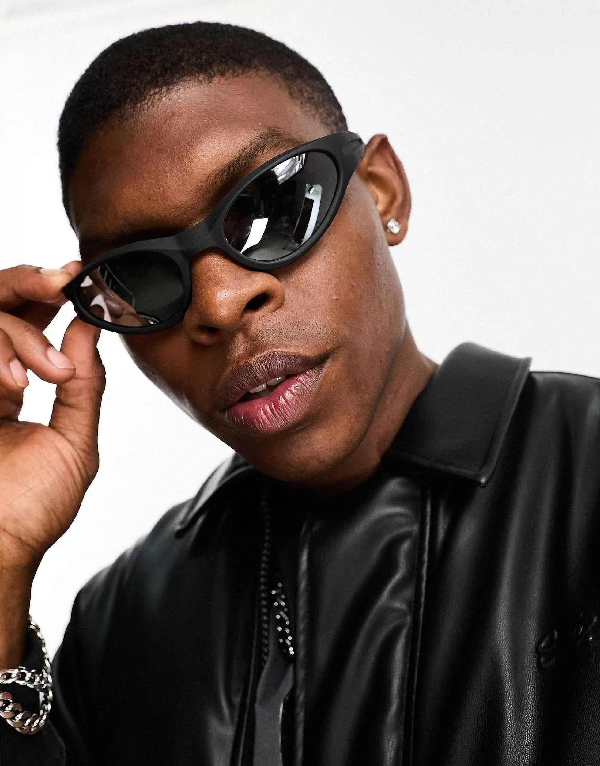 Men DESIGN Wrap Around Racer Sunglasses With Mirrored Lens In Matte