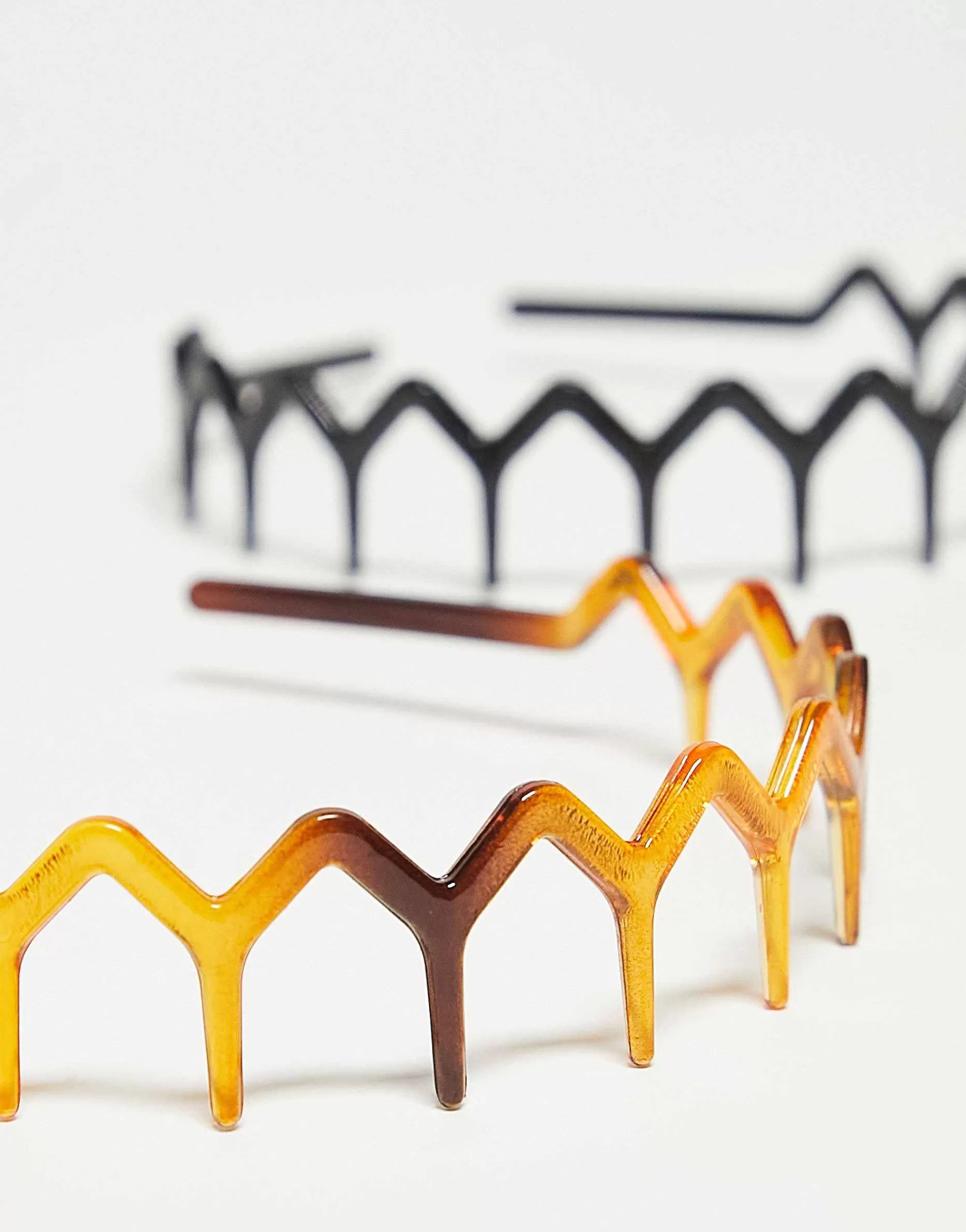 Women DesignB London Pack Of 2 Comb Headbands In Black And Tortoiseshell