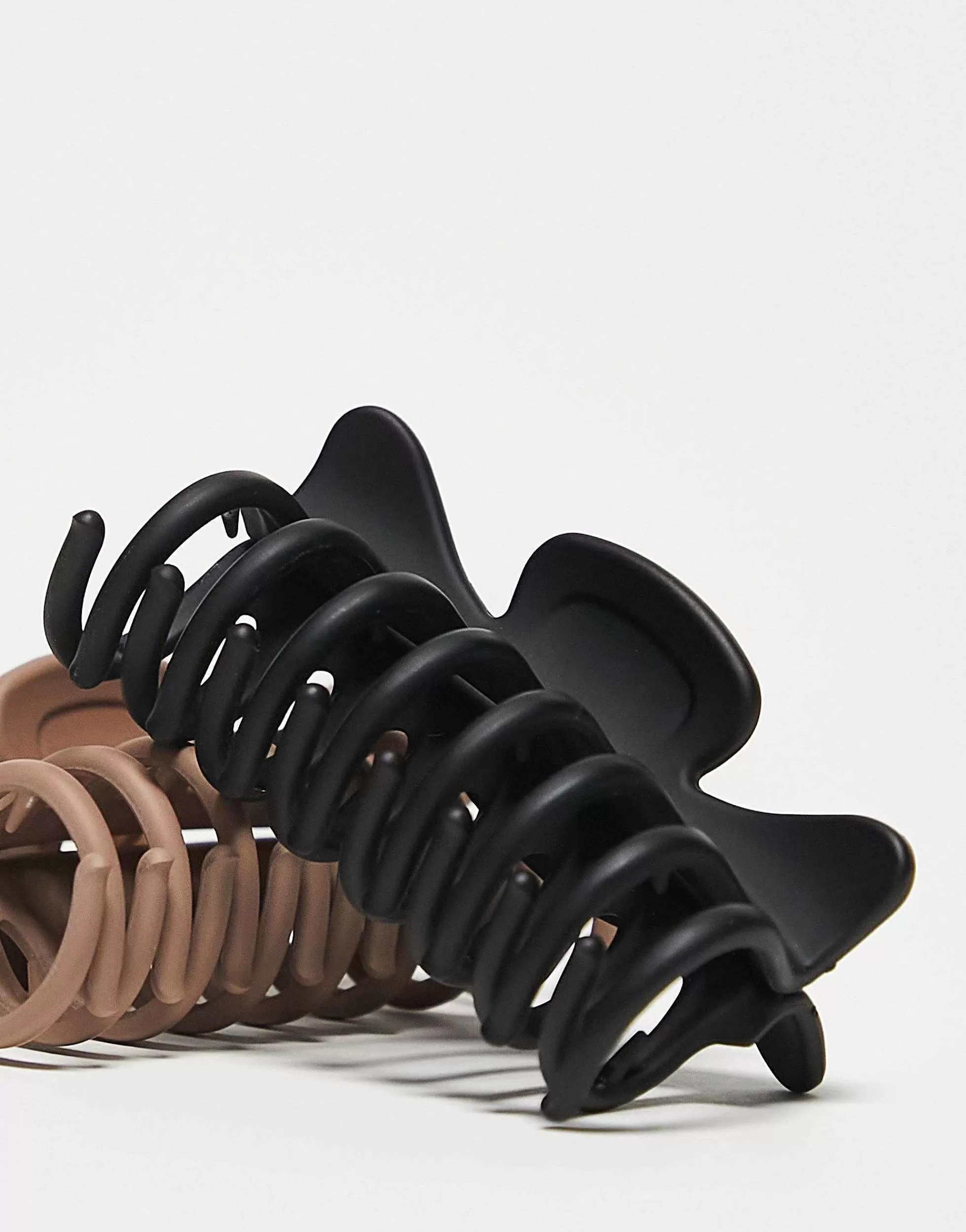 Women DesignB London Pack Of 2 Hair Claws In Black And Blush