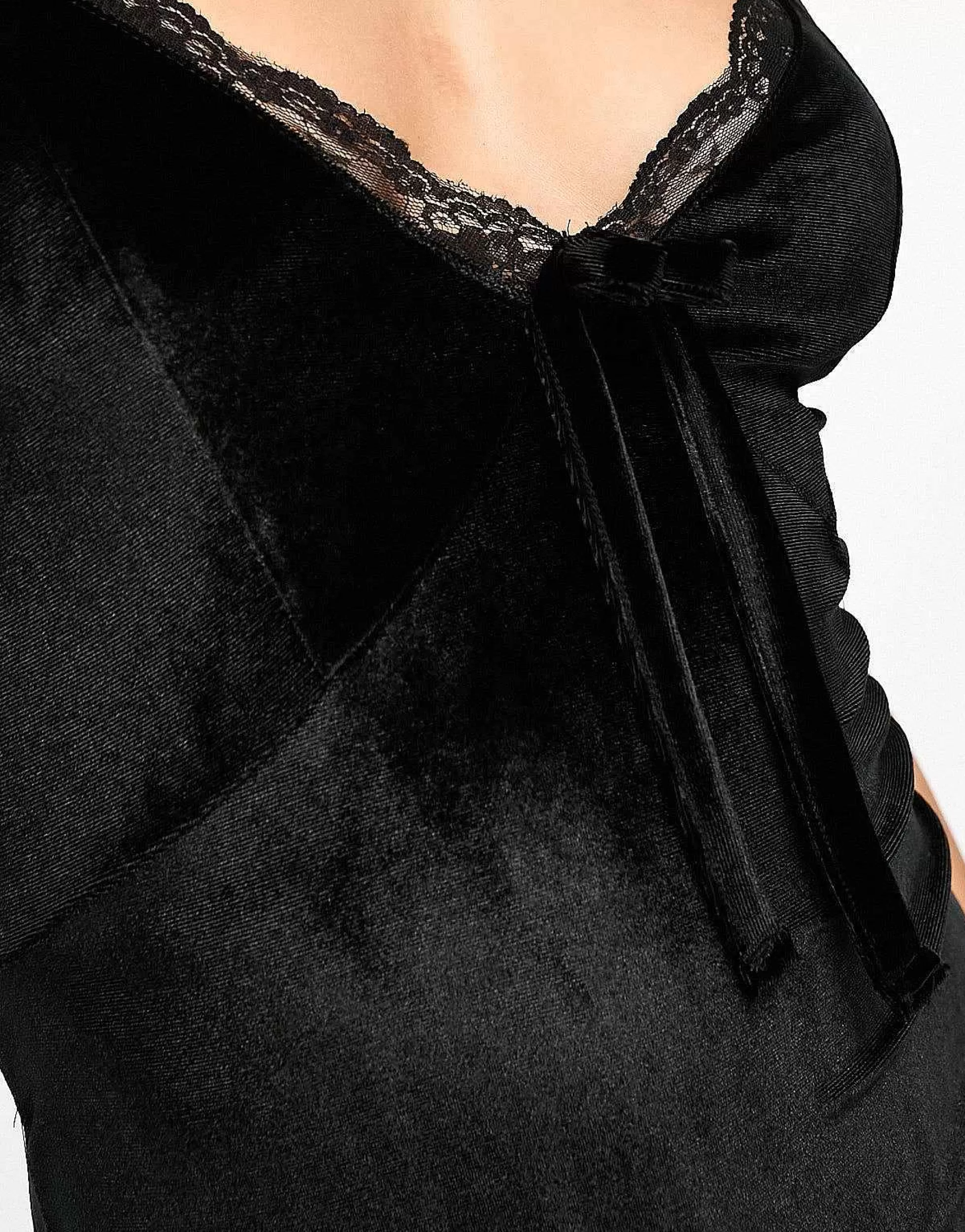 Women In The Style Tall Exclusive Velvet Lace Trim Mini Dress In