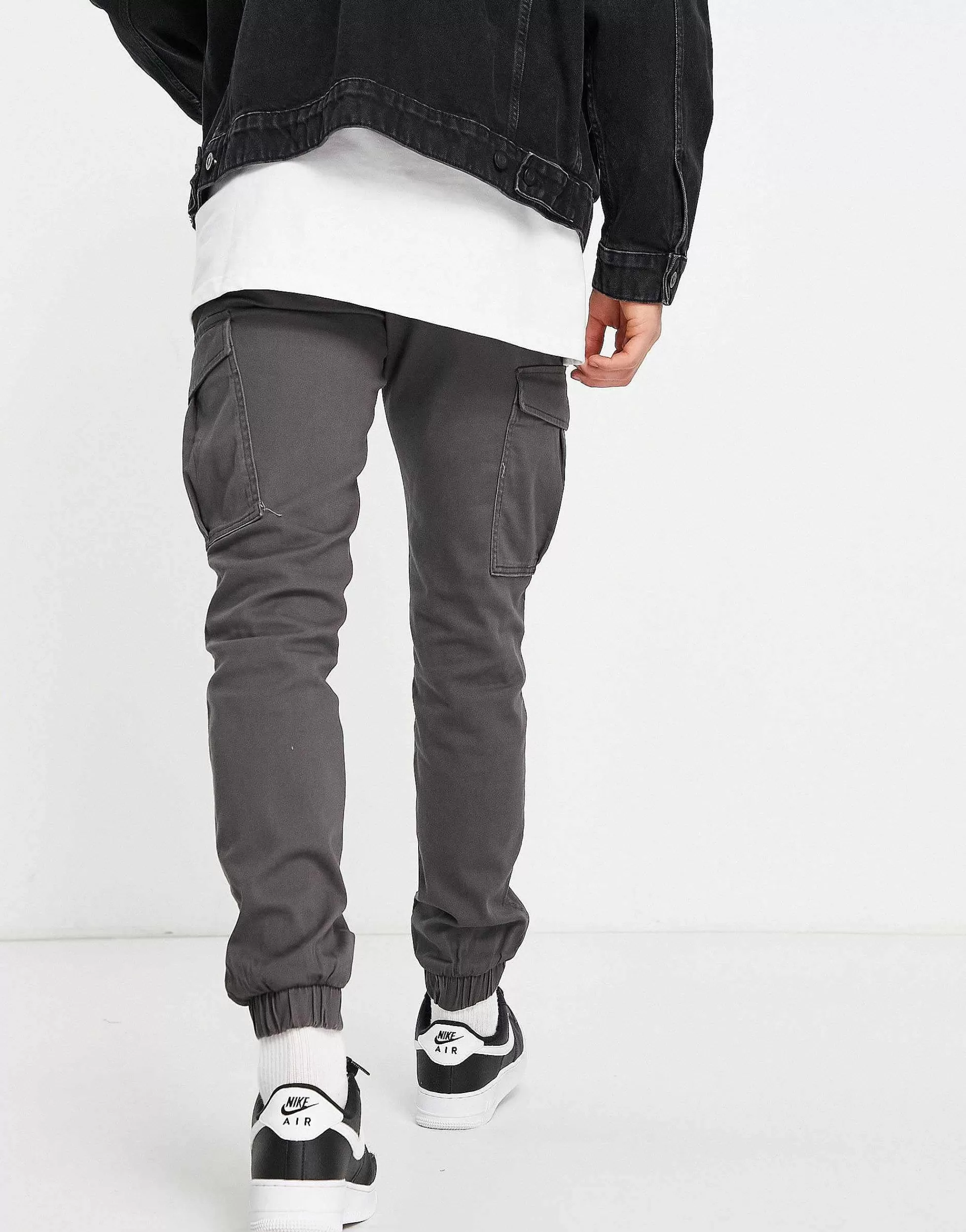 Men Jack & Jones Intelligence Slim Fit Cargo Trousers In Dark Grey
