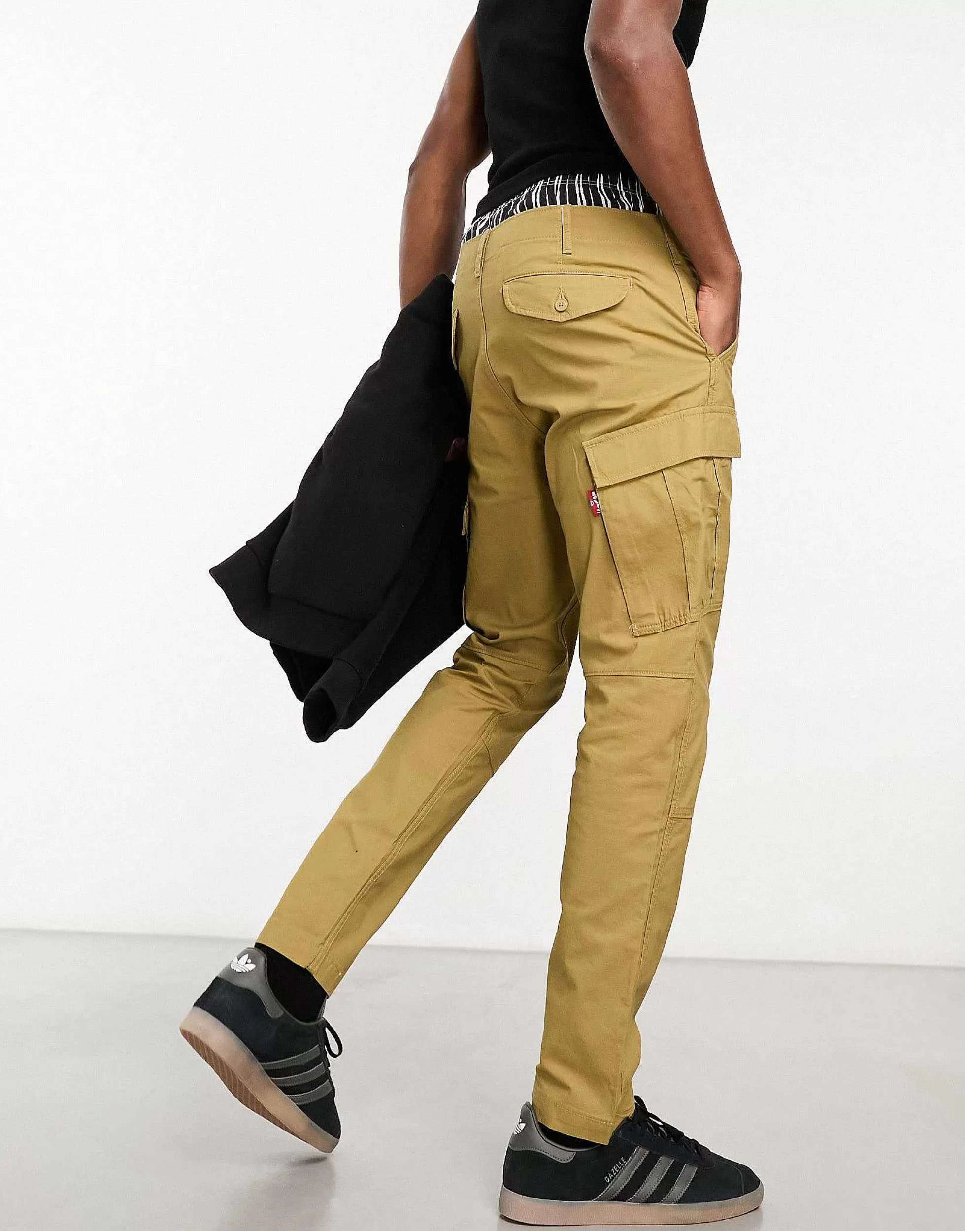 Men Levi's Lo Ball Cargo Trousers In Tan With Pockets