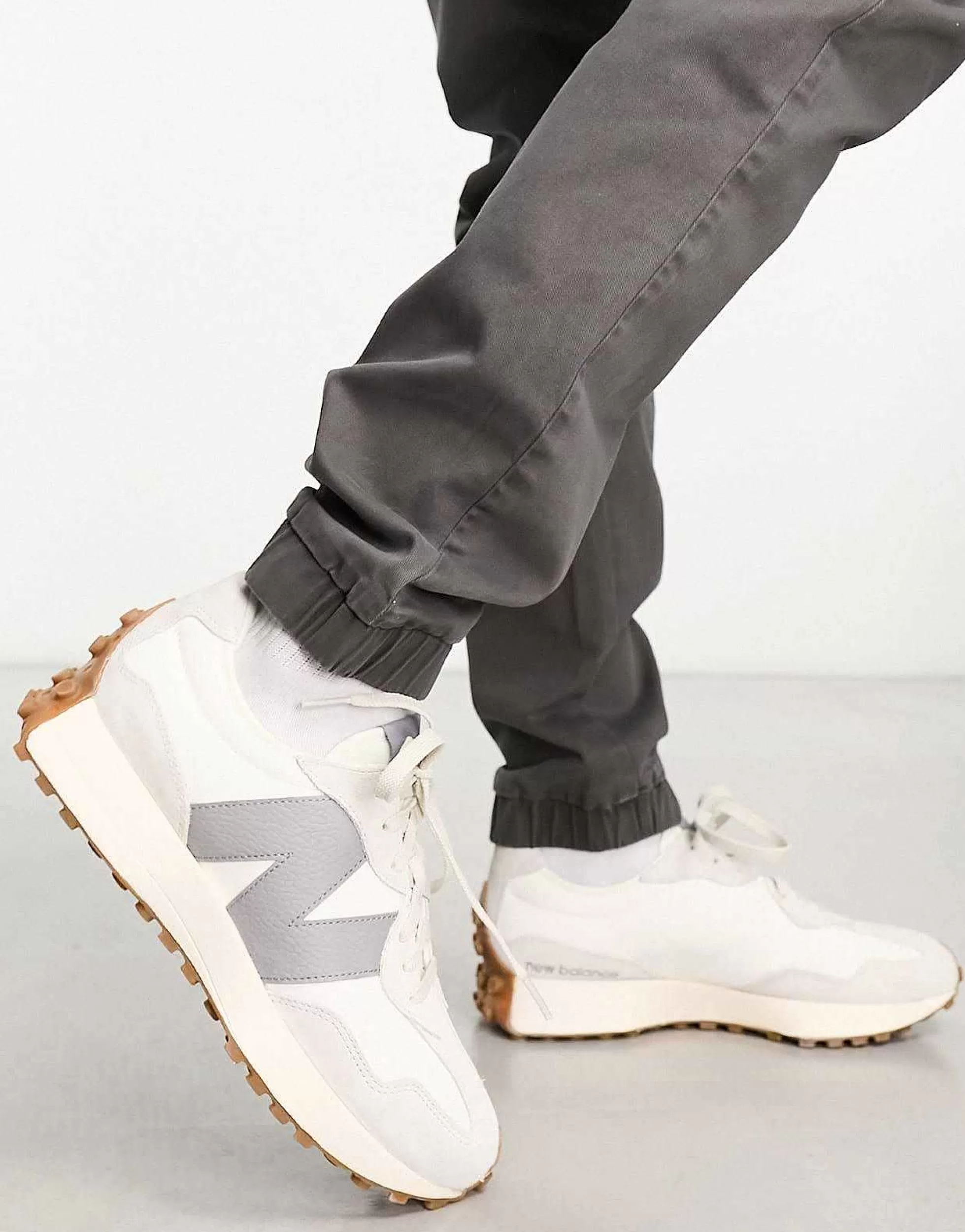 Men New Balance 327 Trainers In Grey