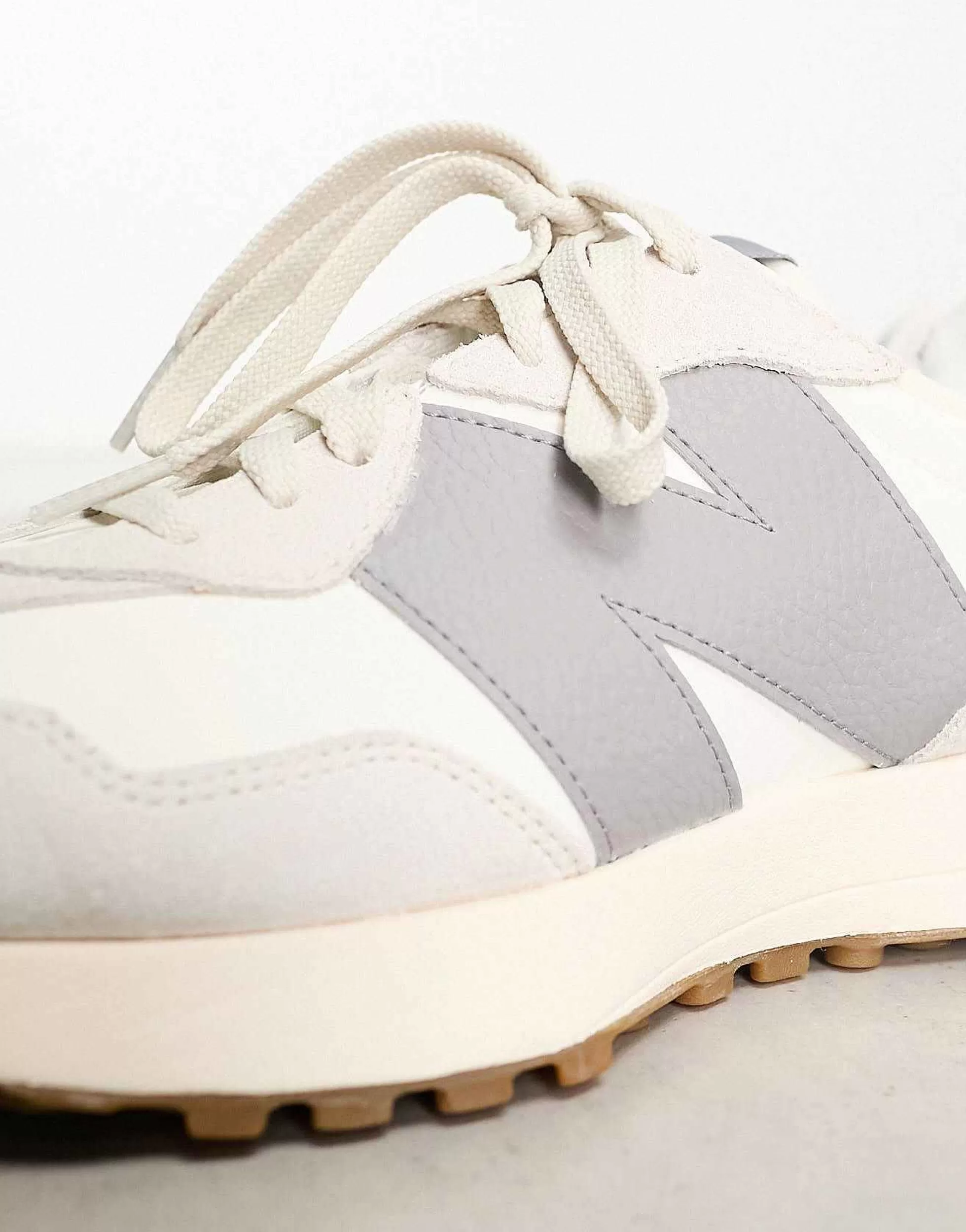 Men New Balance 327 Trainers In Grey