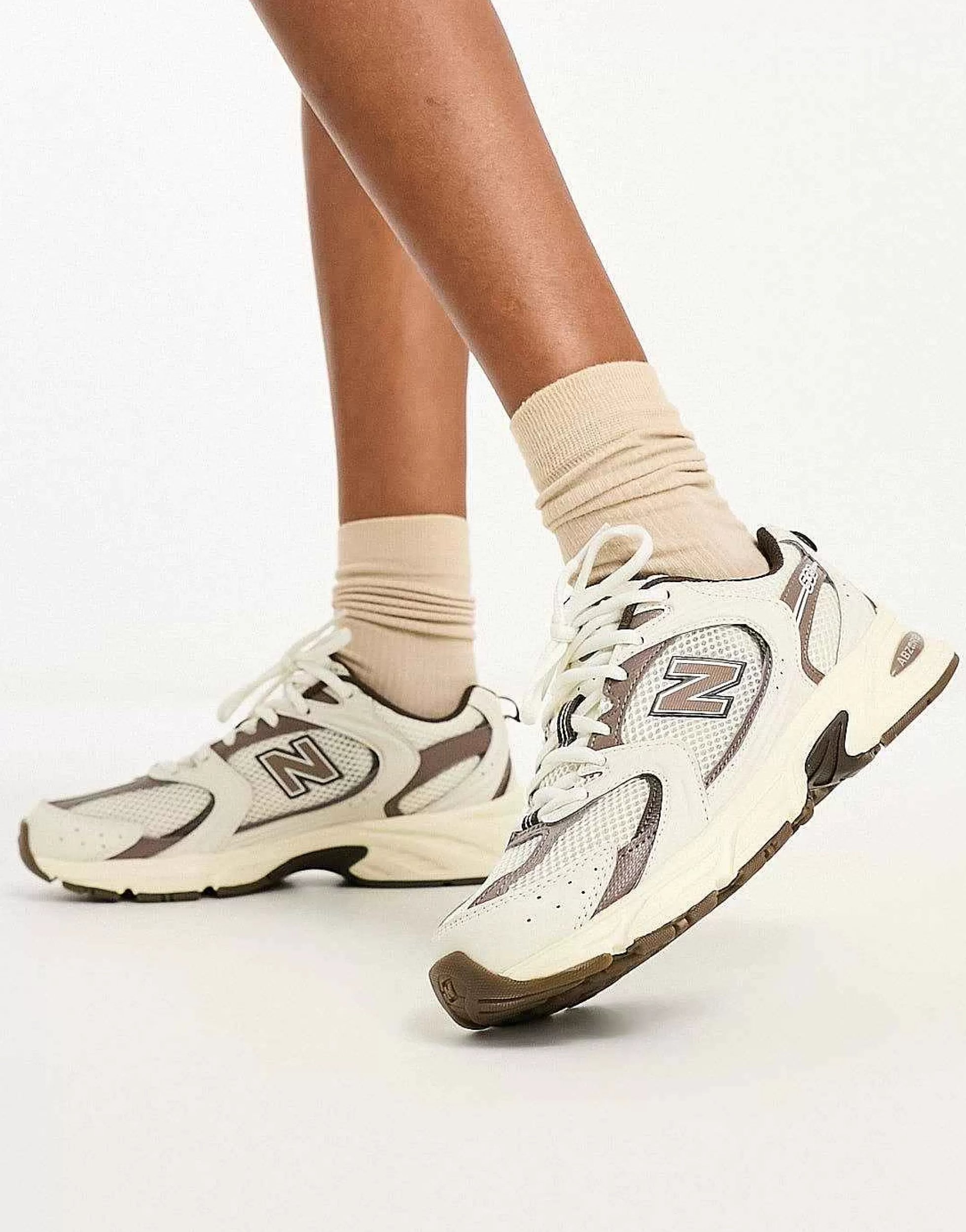 Women New Balance 530 Trainers In And Beige - Exclusive To Asos