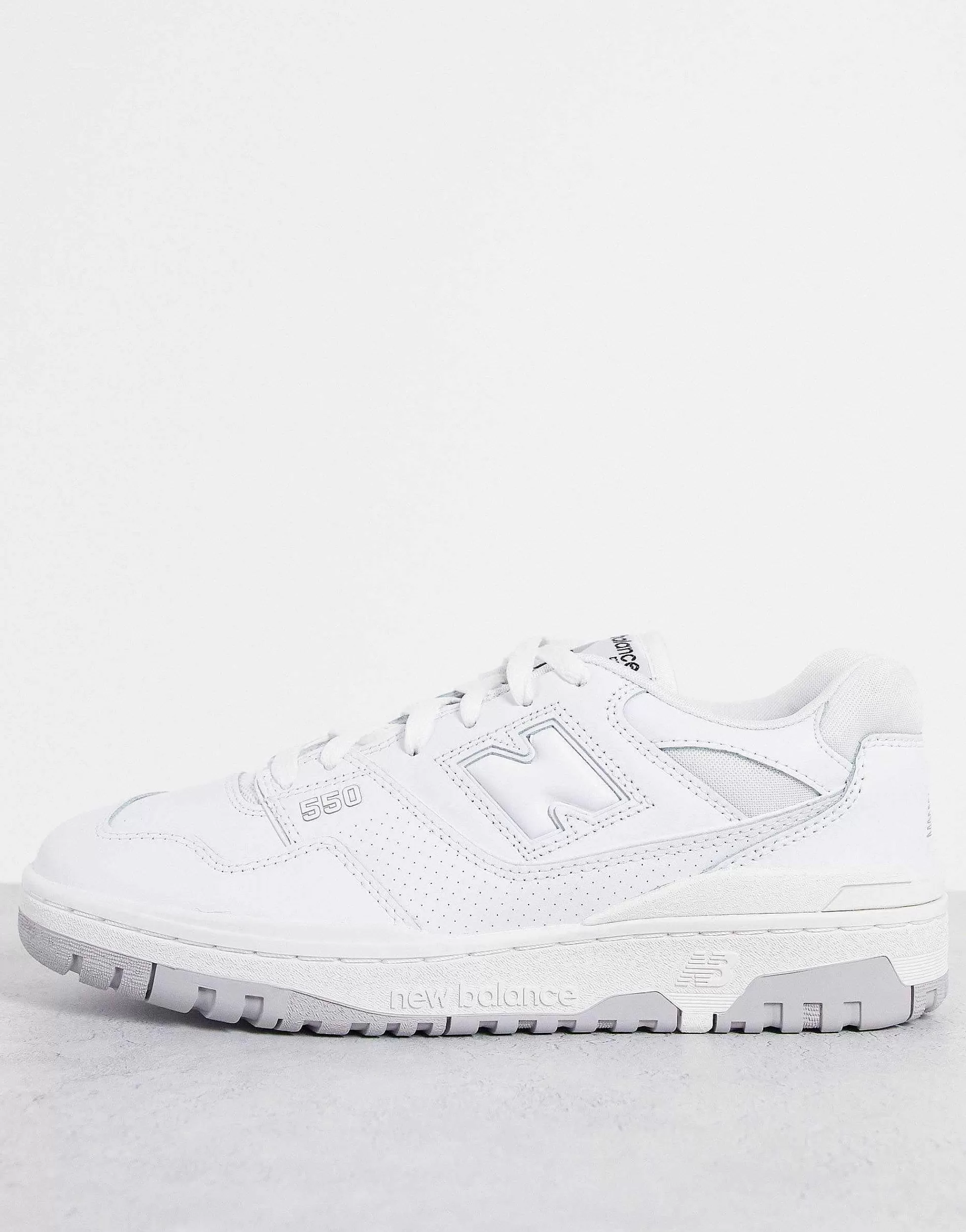 Women New Balance 550 Trainers In And Grey