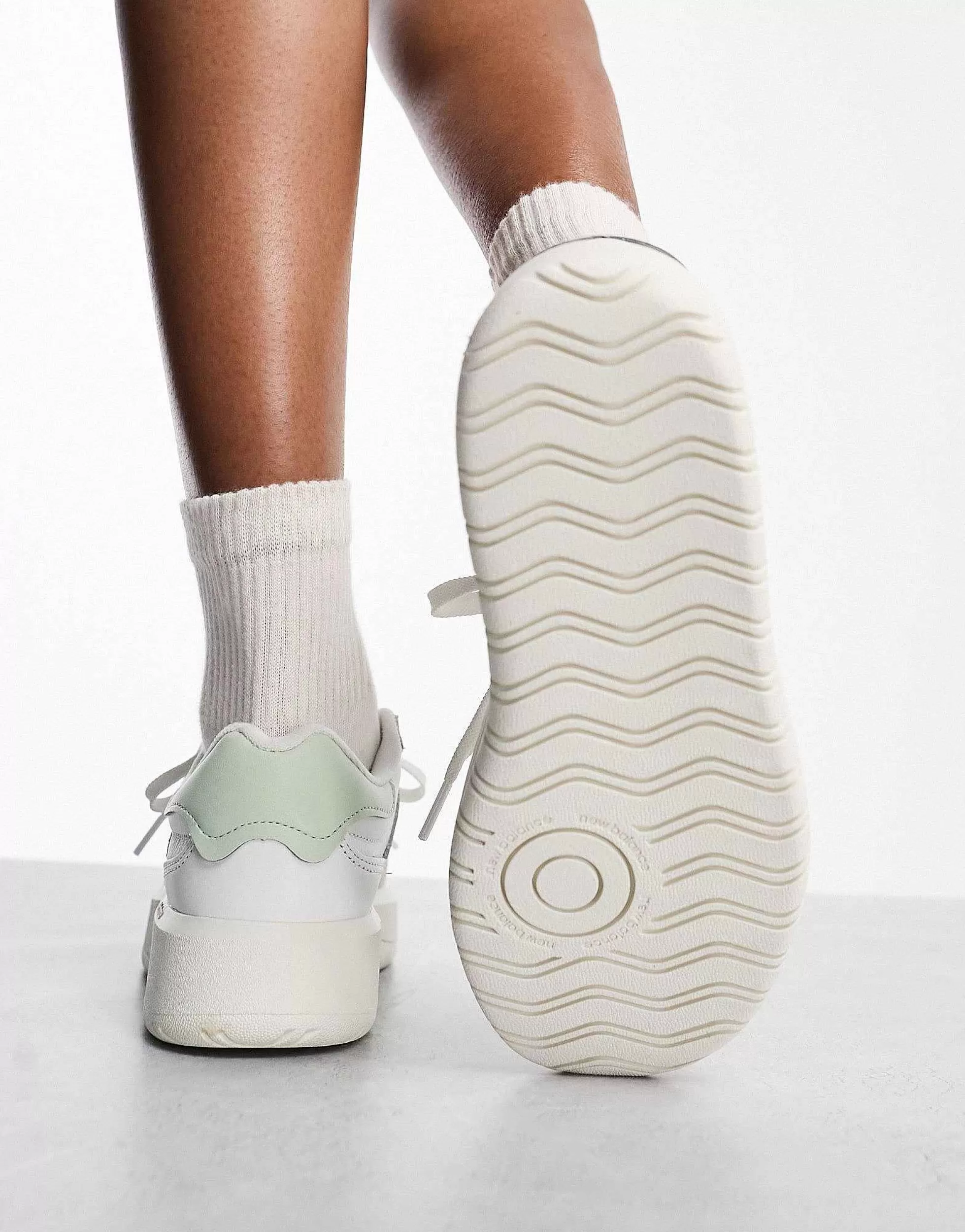 Women New Balance Ct302 Trainers In White & Green