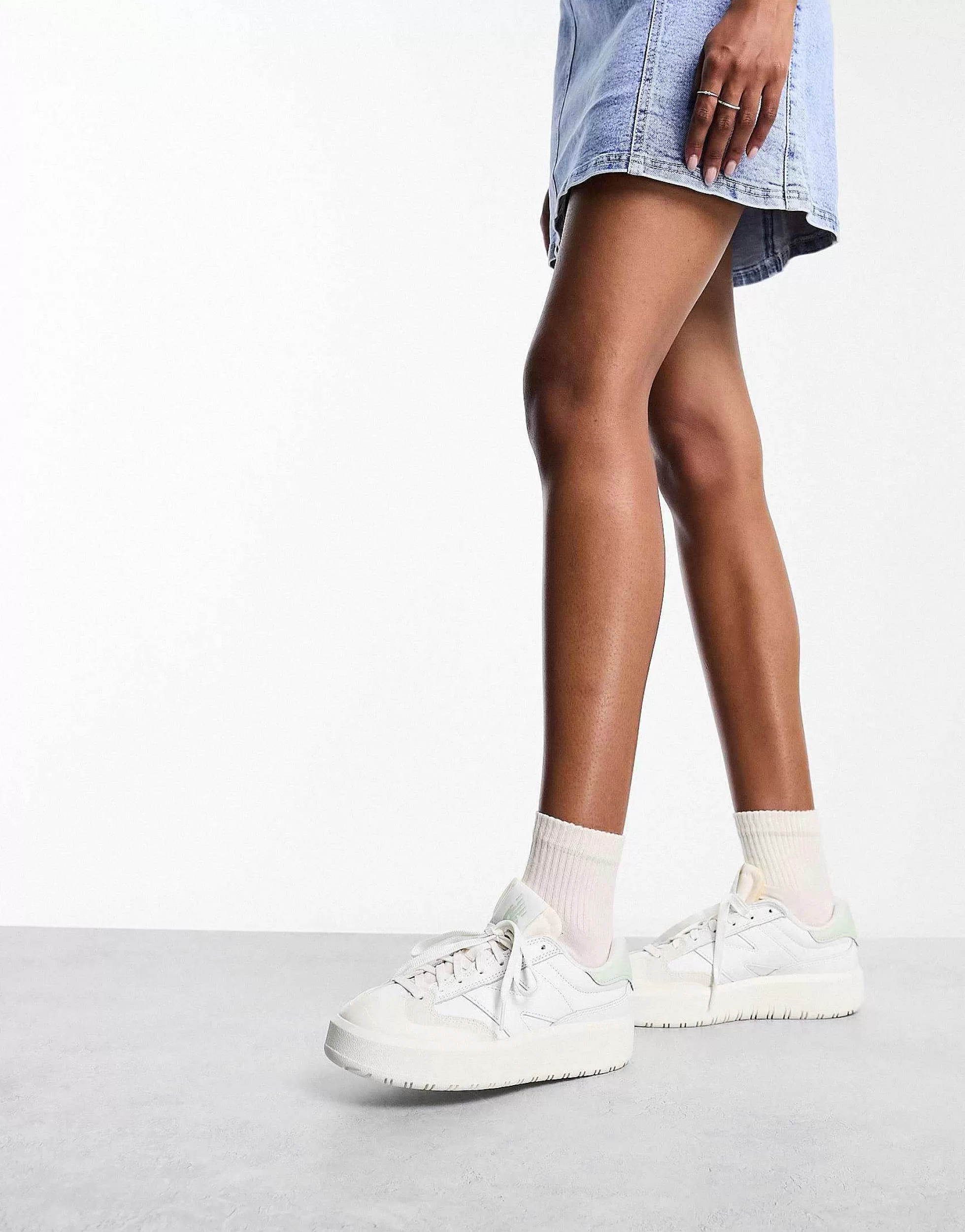 Women New Balance Ct302 Trainers In White & Green