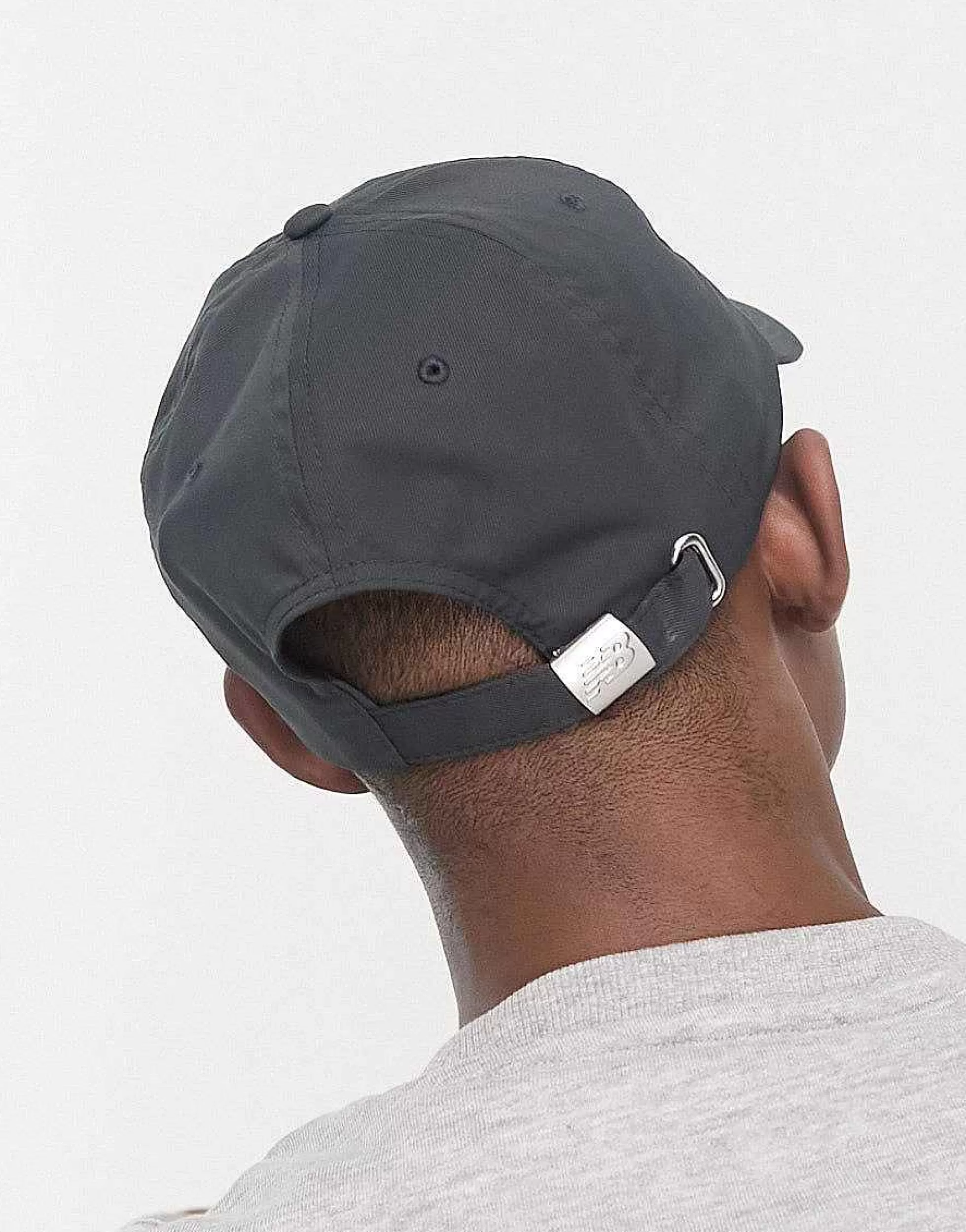 Women New Balance Linear Logo Cap In