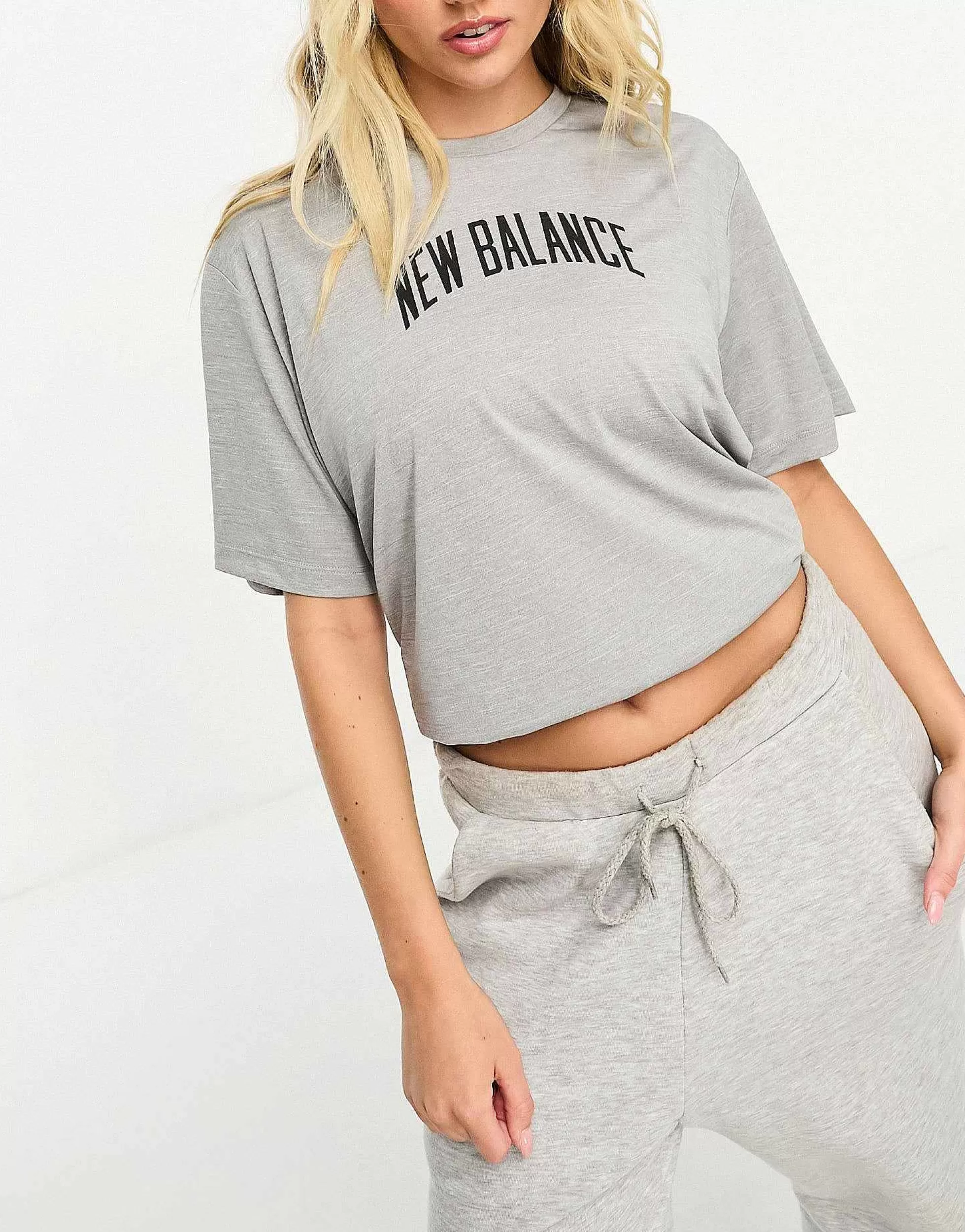 Women New Balance Relentless Oversized Tee In Grey Marl