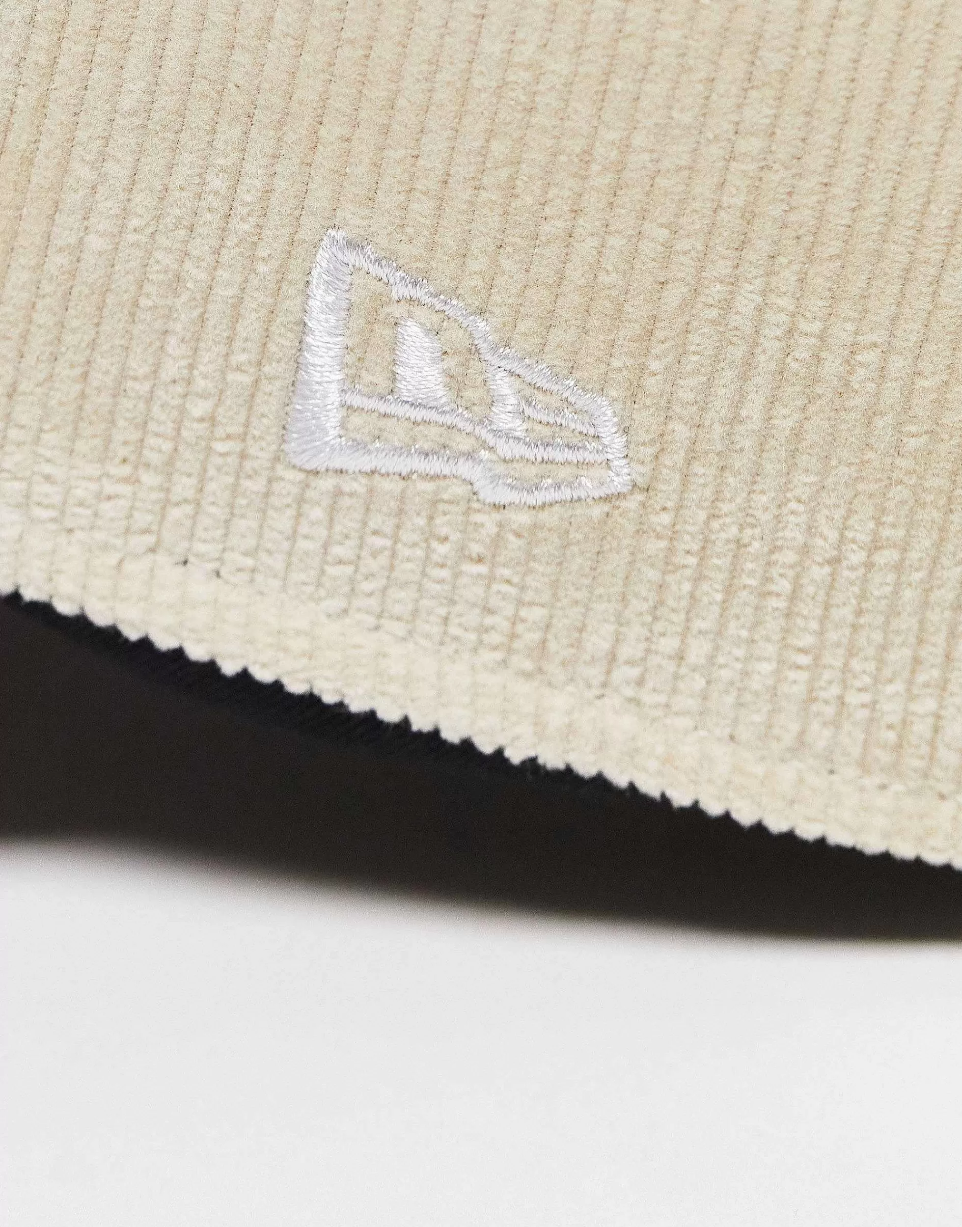 Women New Era 9Forty La Cord Unisex Cap In Off