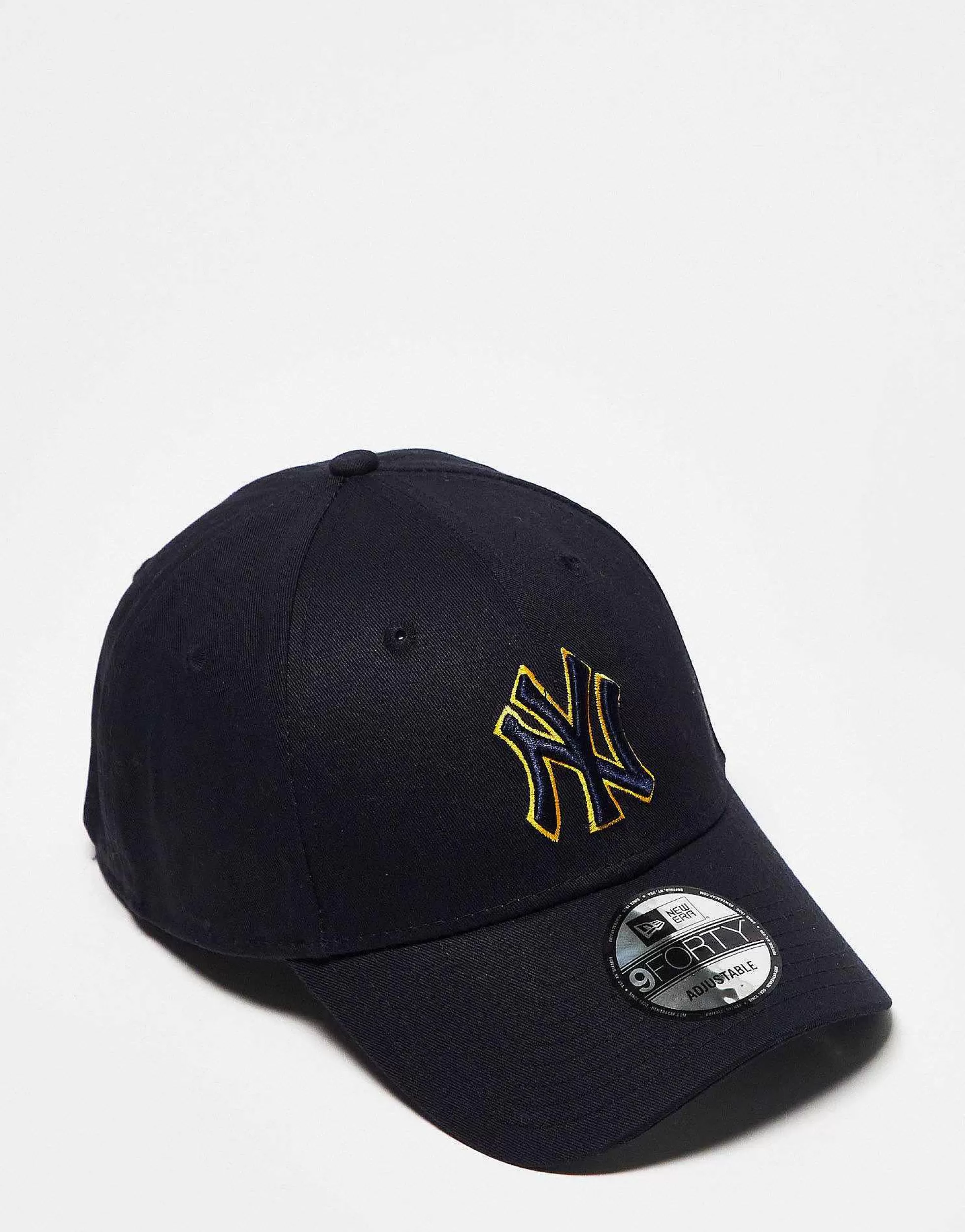 Women New Era 9Forty Ny Unisex Cap In Black With Contrast Logo