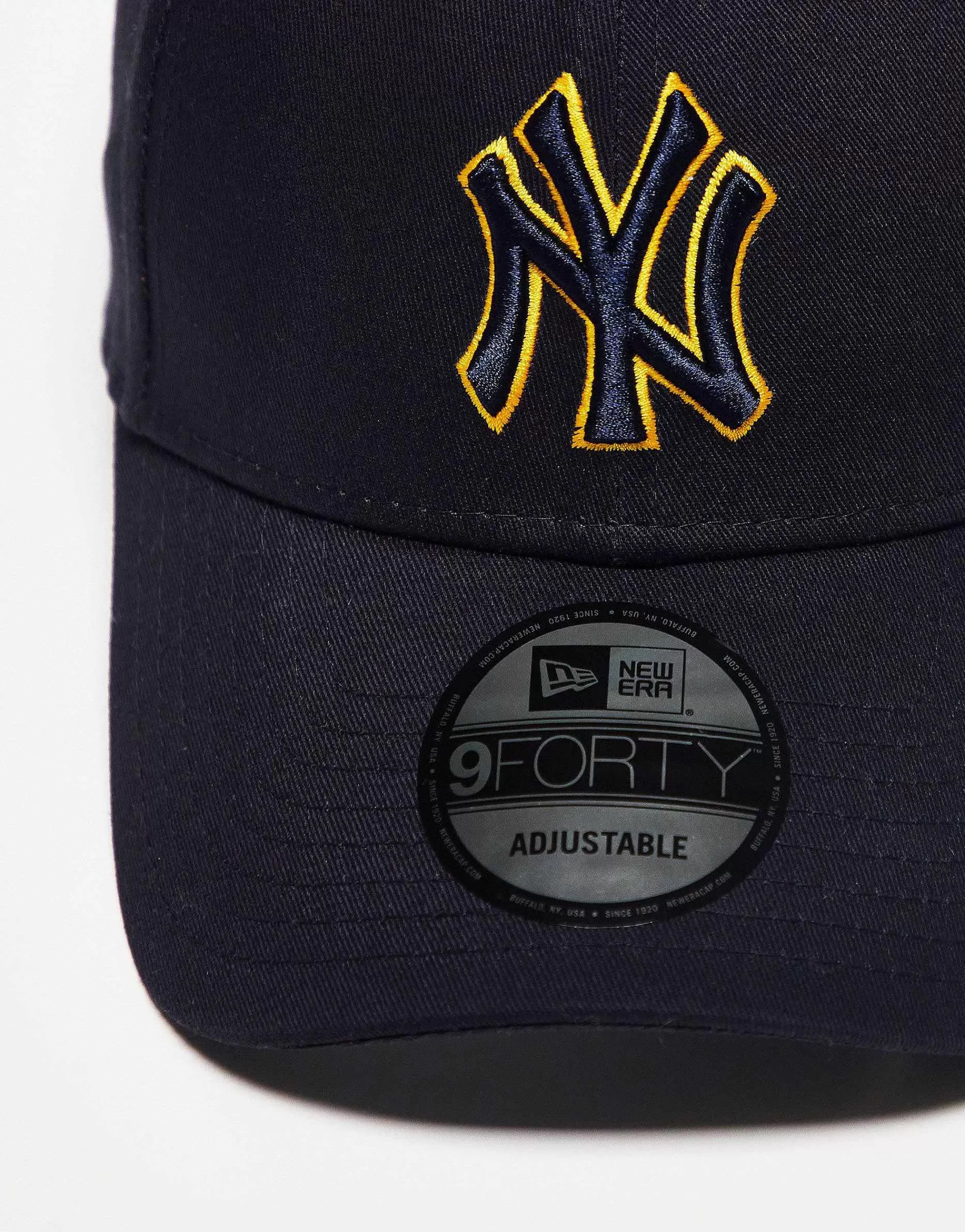 Women New Era 9Forty Ny Unisex Cap In Black With Contrast Logo