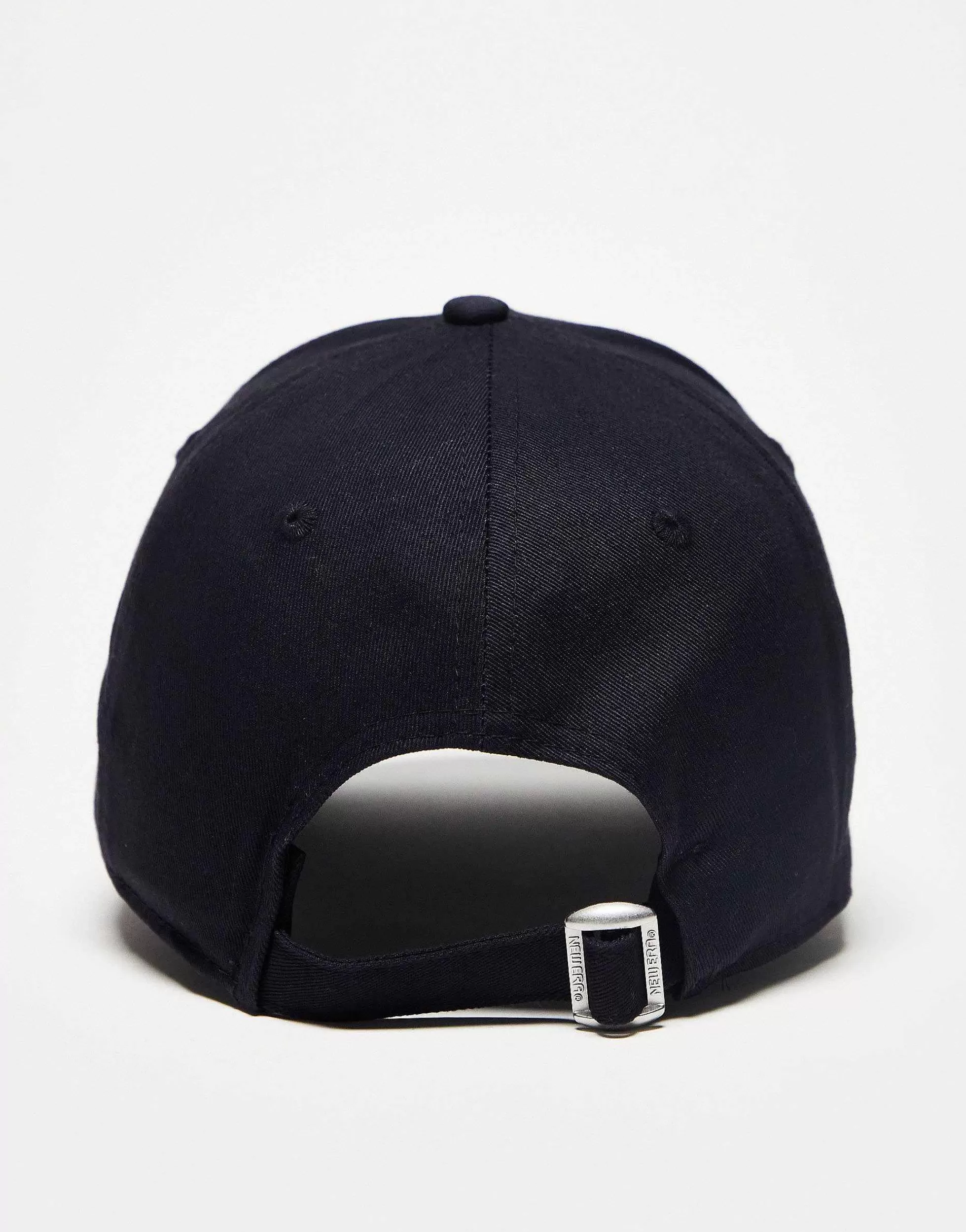Women New Era 9Forty Ny Unisex Cap In Black With Contrast Logo