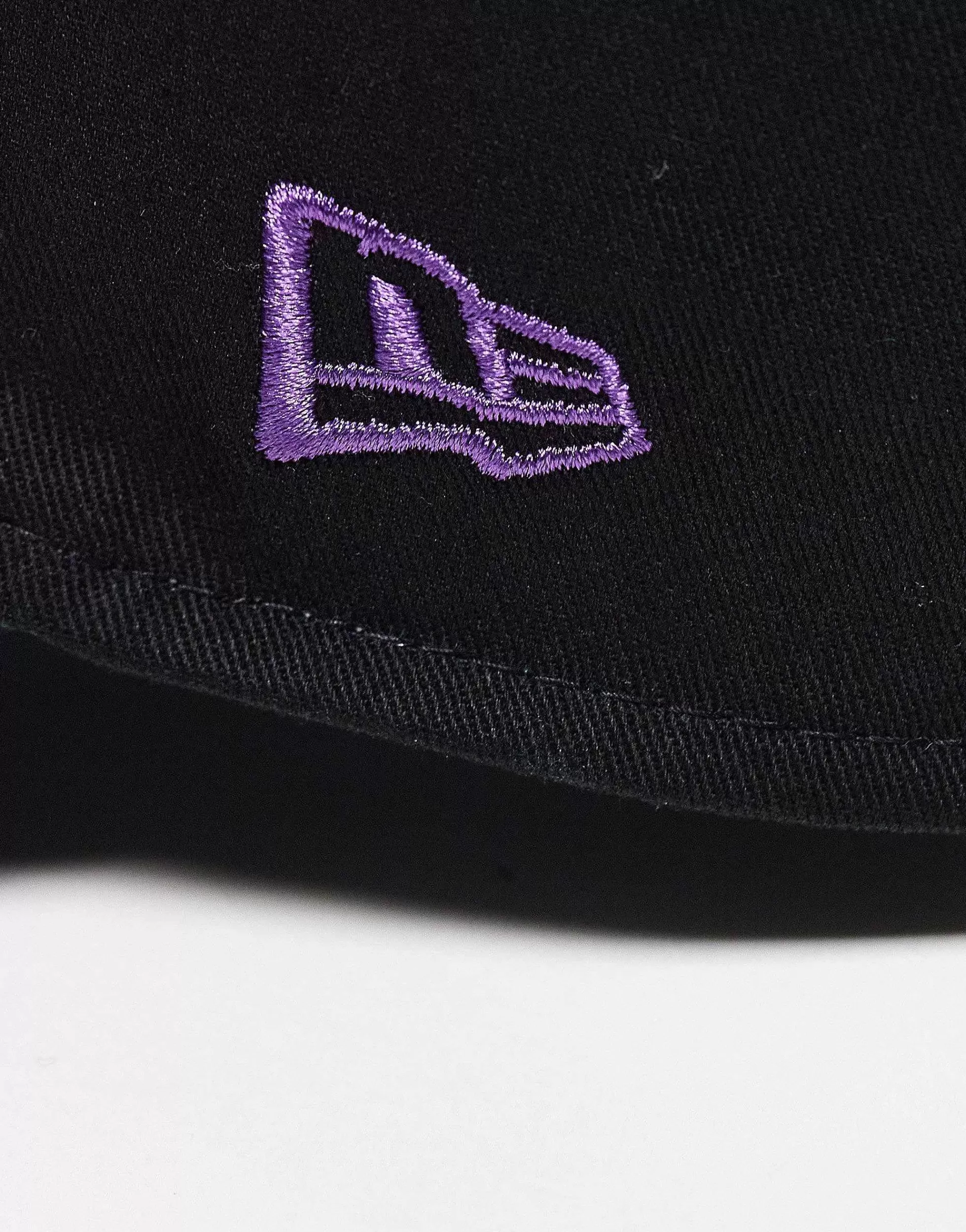 Women New Era 9Forty Ny Unisex Cap In With Purple Logo
