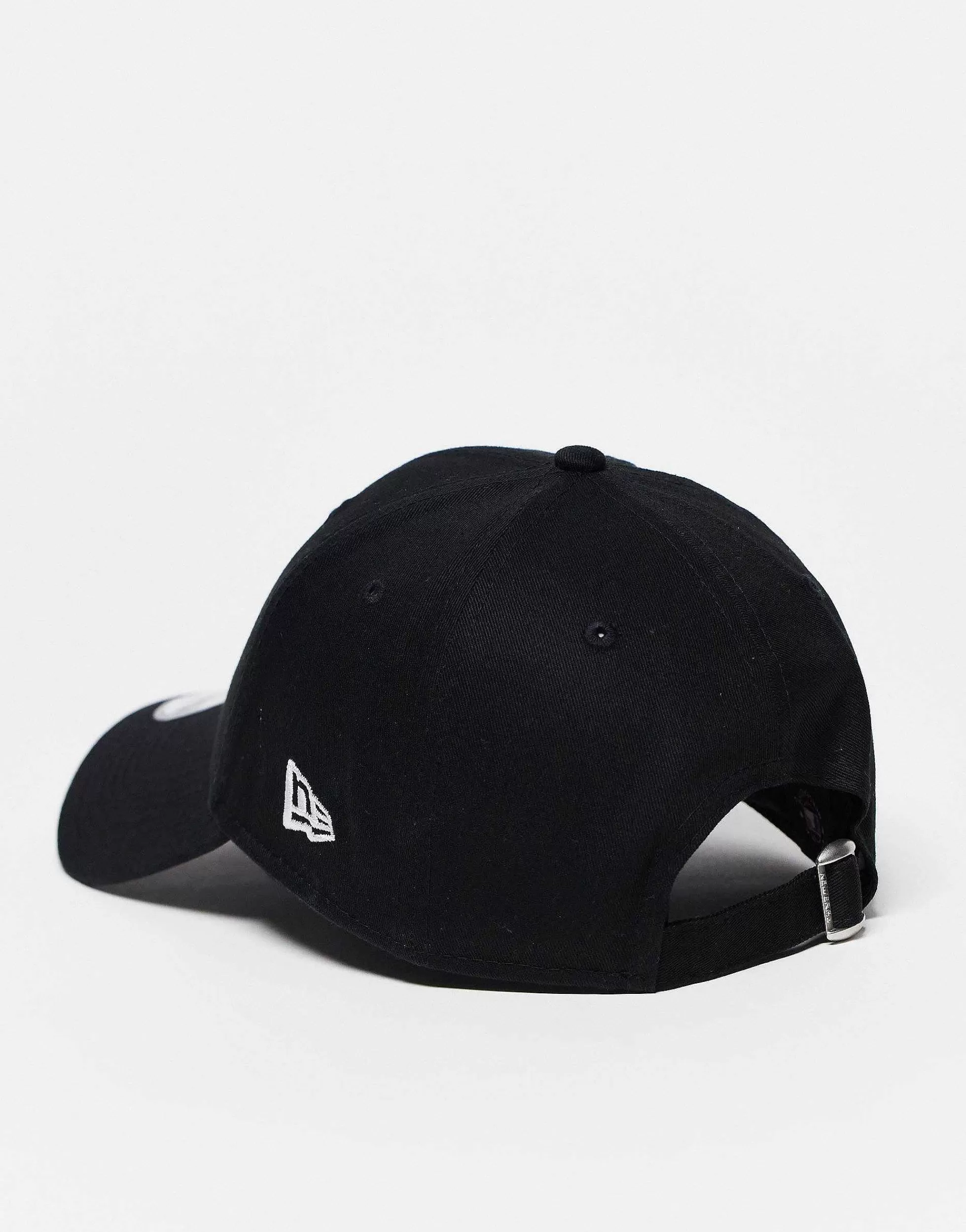 Men New Era 9Forty Red Sox Unisex Cap In With Contrast White Logo