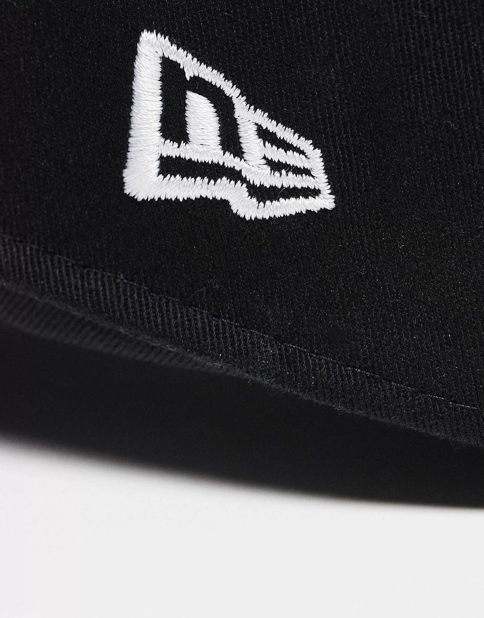 Men New Era 9Forty Red Sox Unisex Cap In With Contrast White Logo