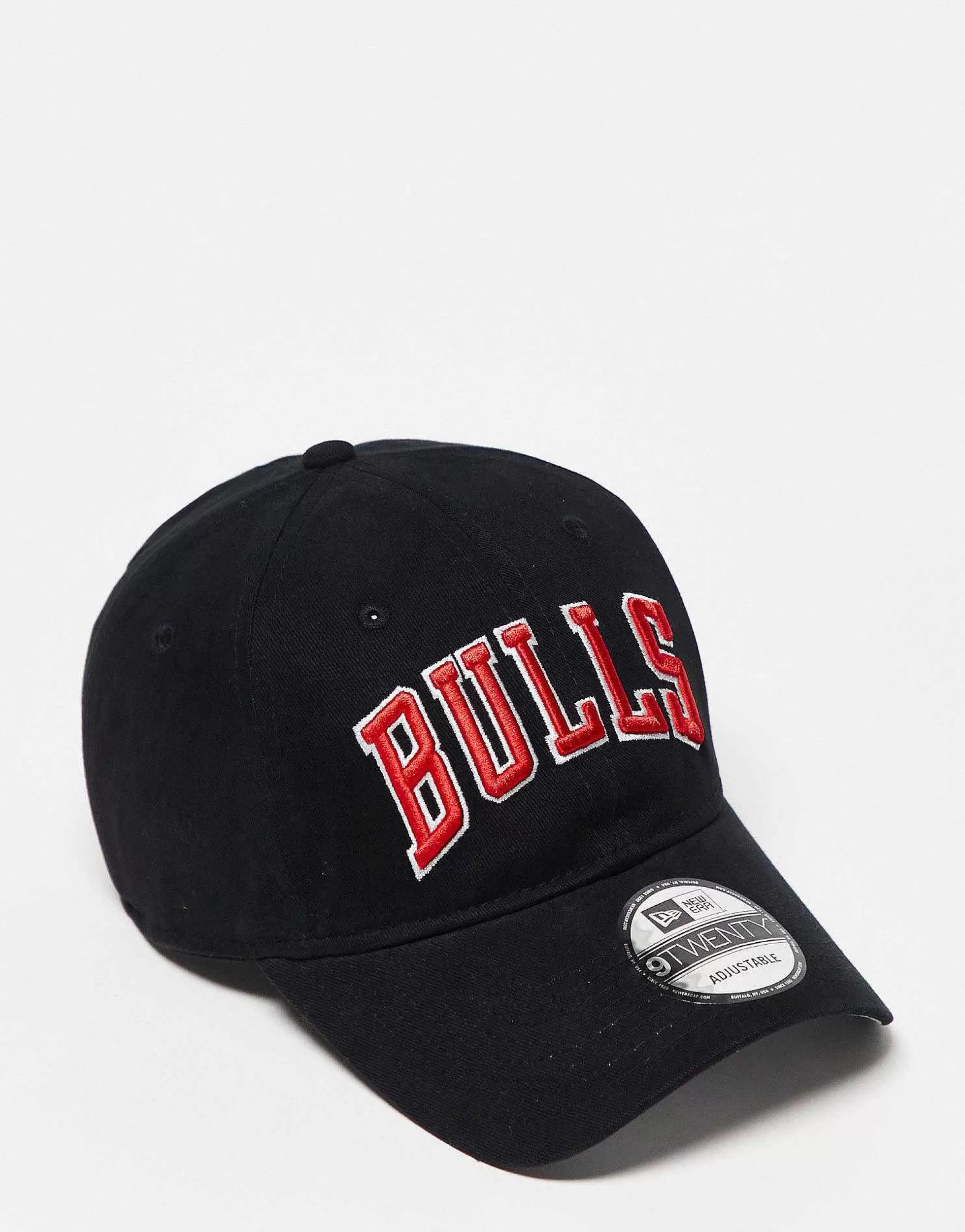 Women New Era 9Twenty Chicago Bulls Unisex Cap In With Red Logo