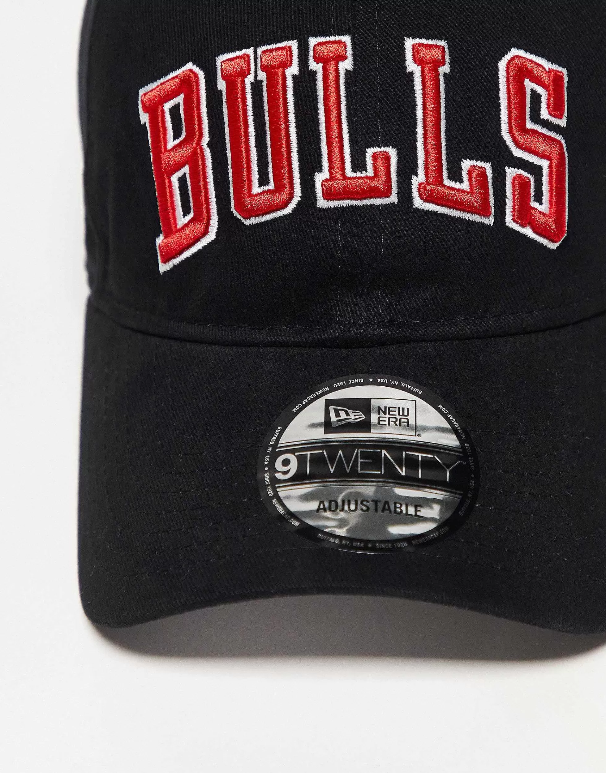 Women New Era 9Twenty Chicago Bulls Unisex Cap In With Red Logo