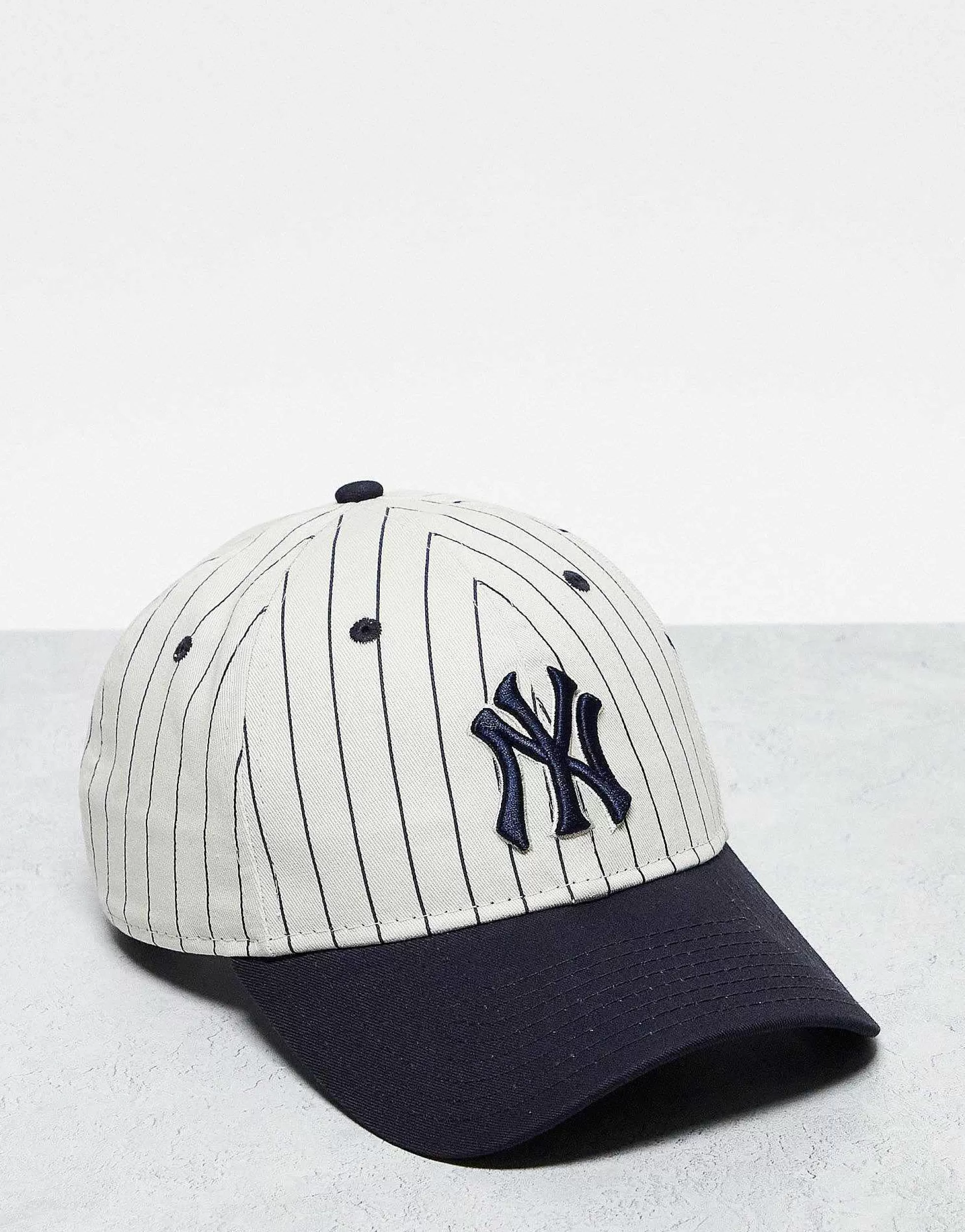 Women New Era 9Twenty New York Yankees Pinstirpe Unisex Cap In Navy