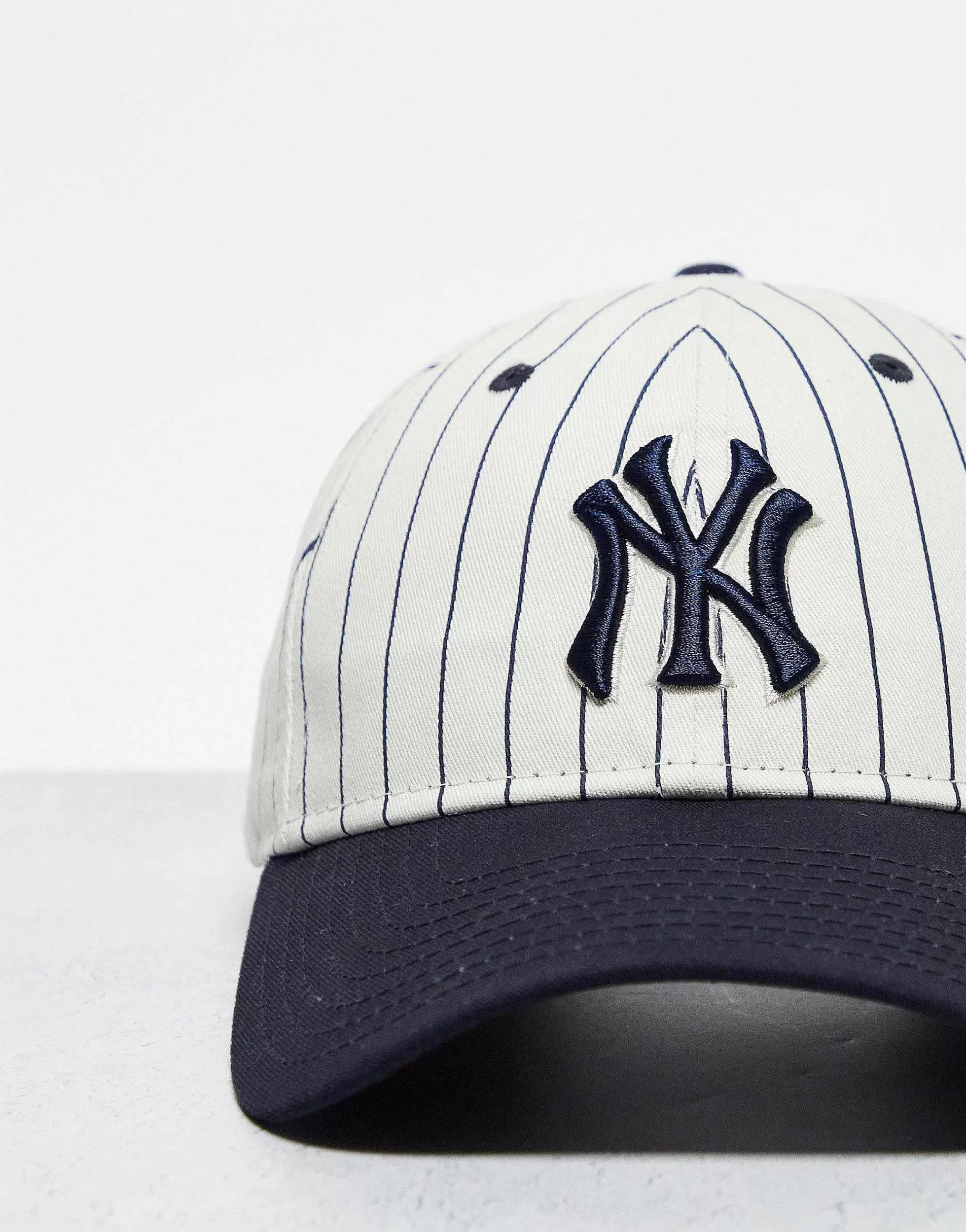 Women New Era 9Twenty New York Yankees Pinstirpe Unisex Cap In Navy
