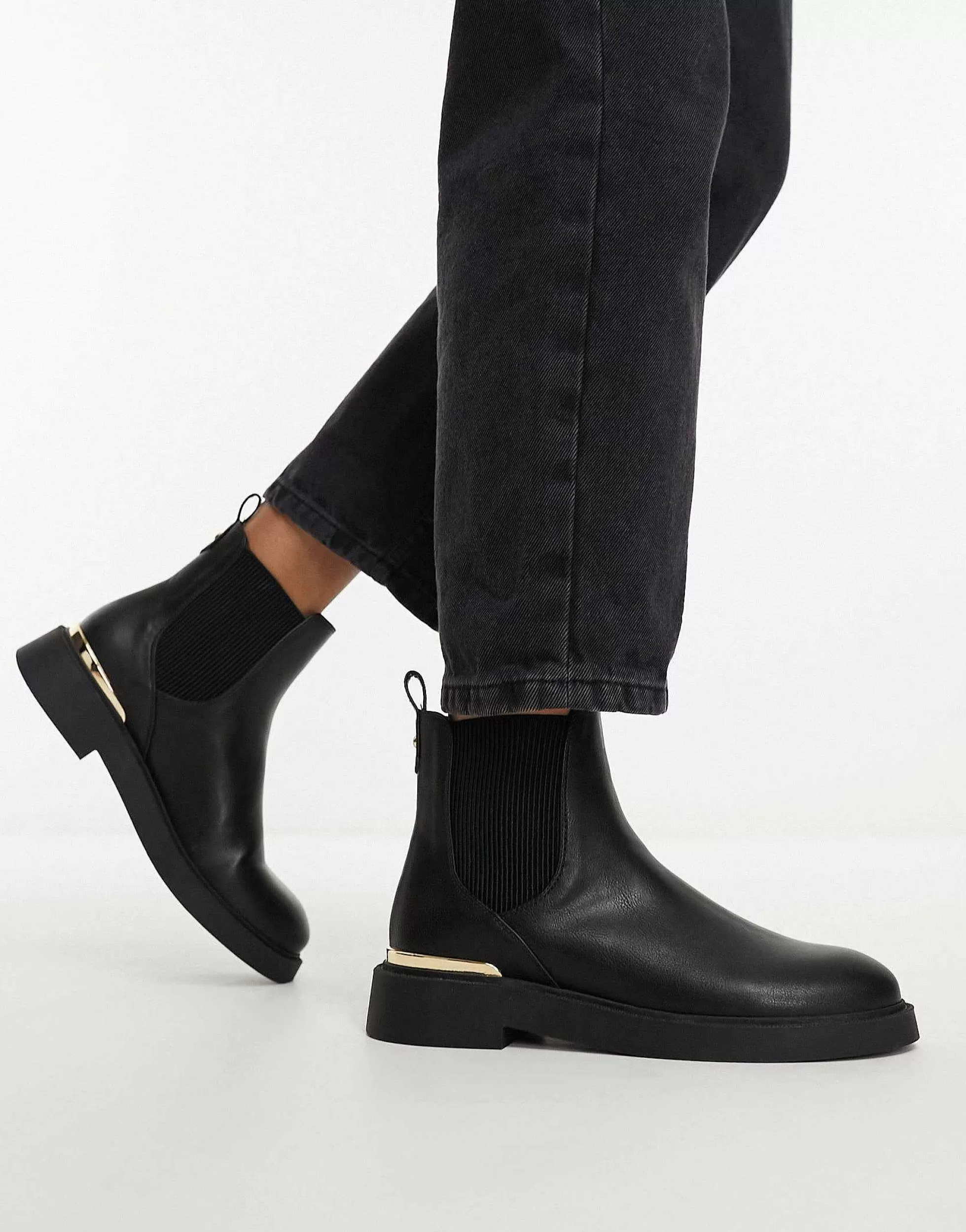 Women New Look Flat Chelsea Boot In