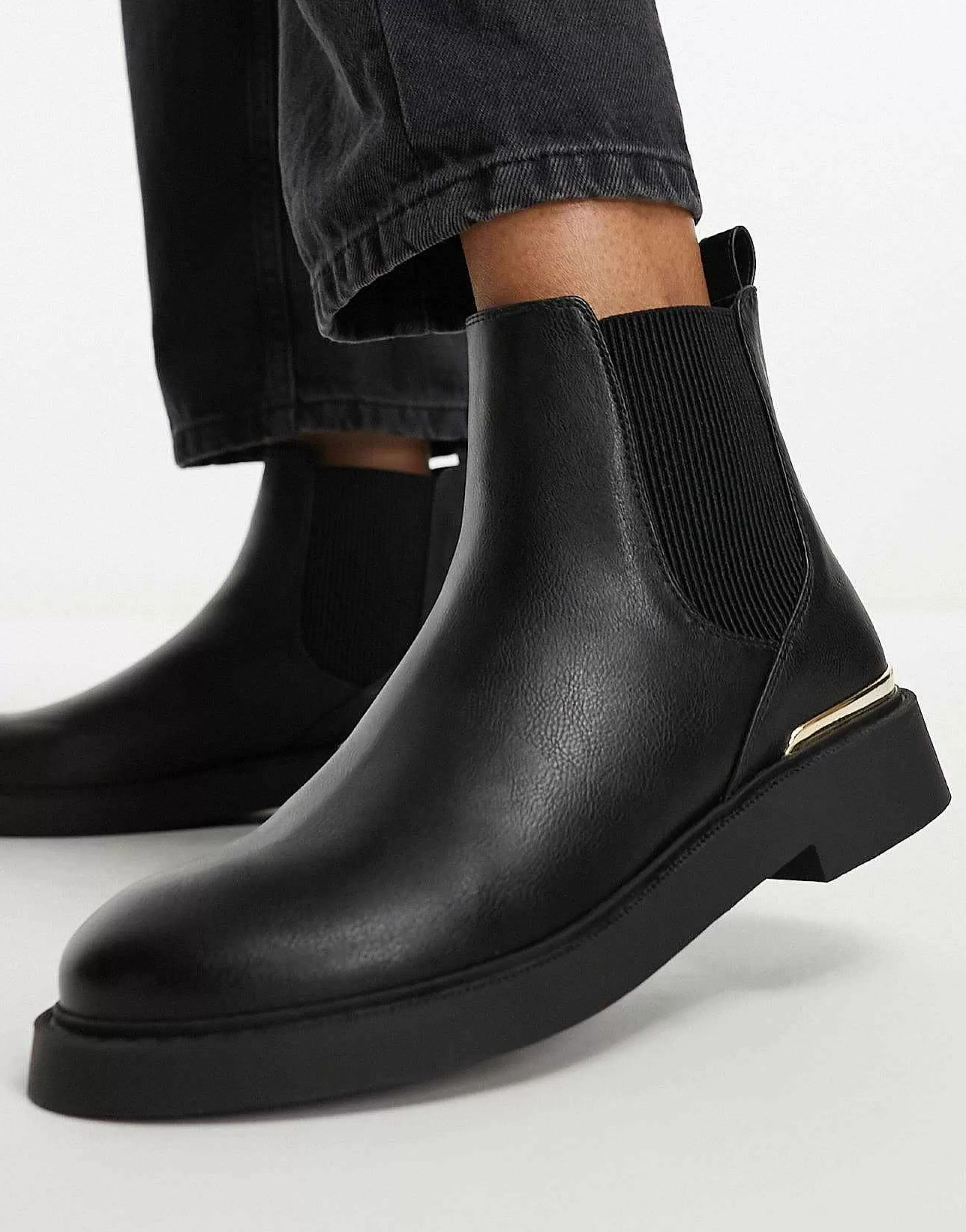 Women New Look Flat Chelsea Boot In