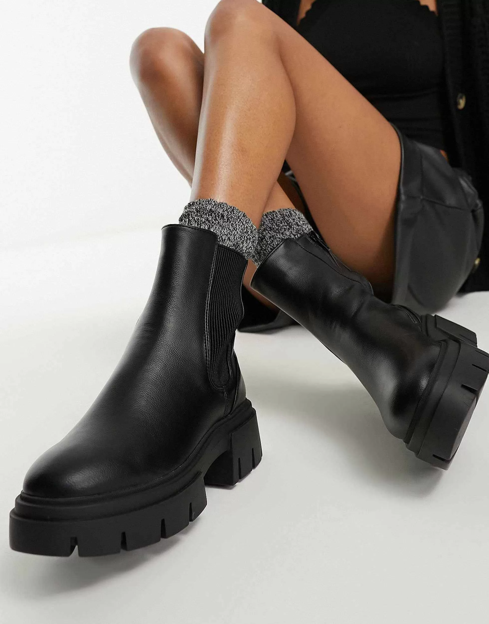 Women New Look Flat Chunky High Ankle Chelsea Boot In