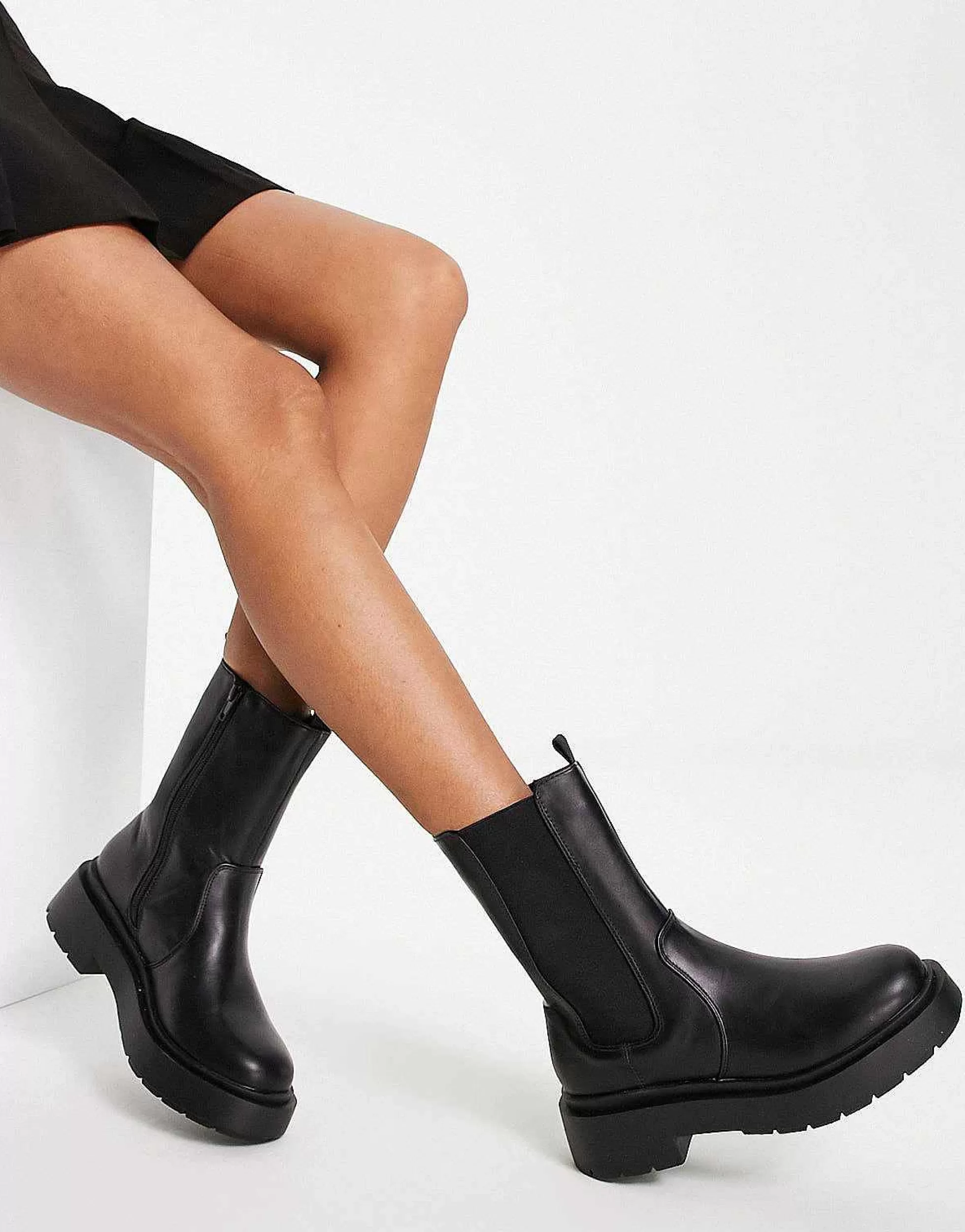 Women New Look Flat Chunky High Ankle Chelsea Boot In