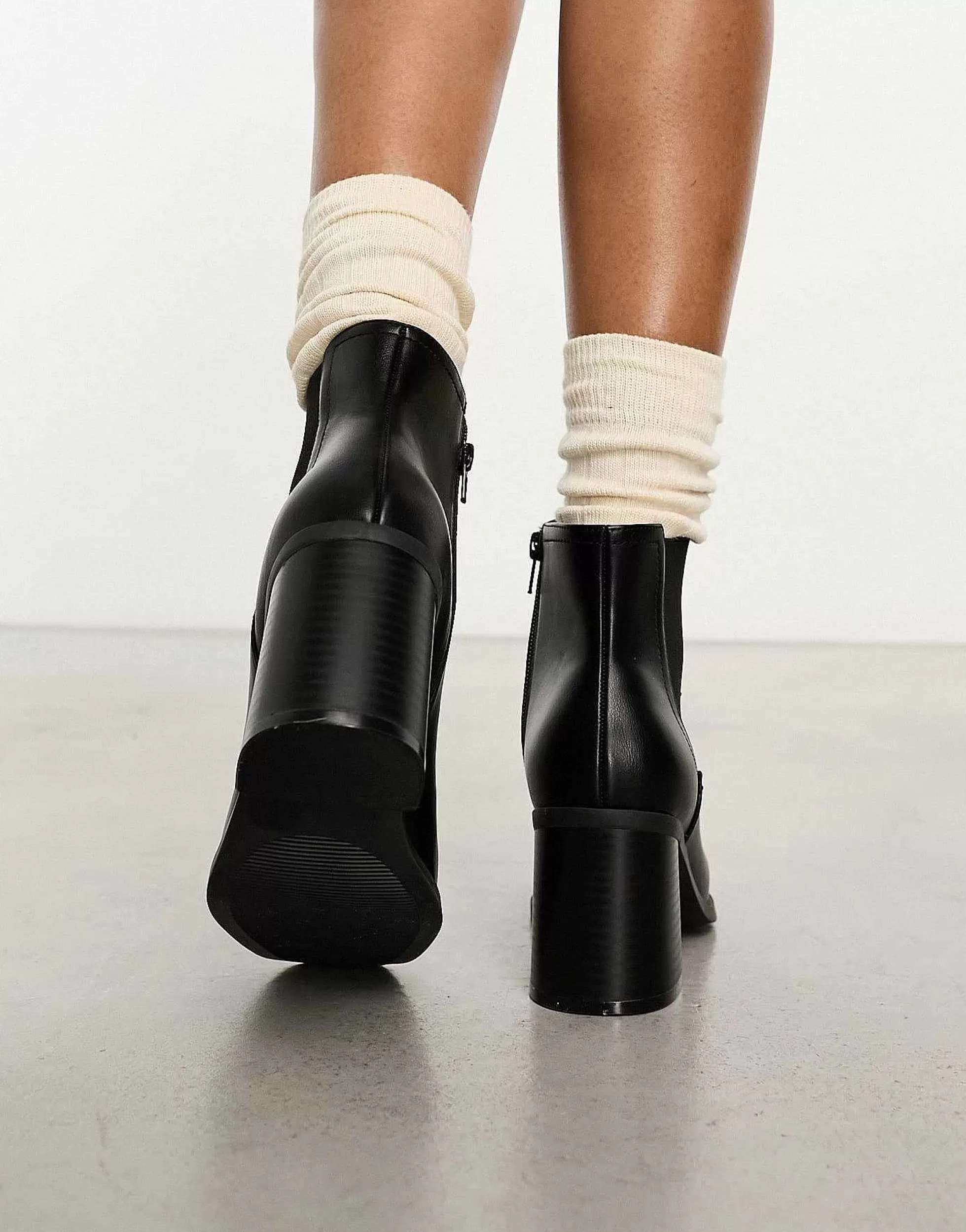 Women New Look Heeled Chelsea Boots In