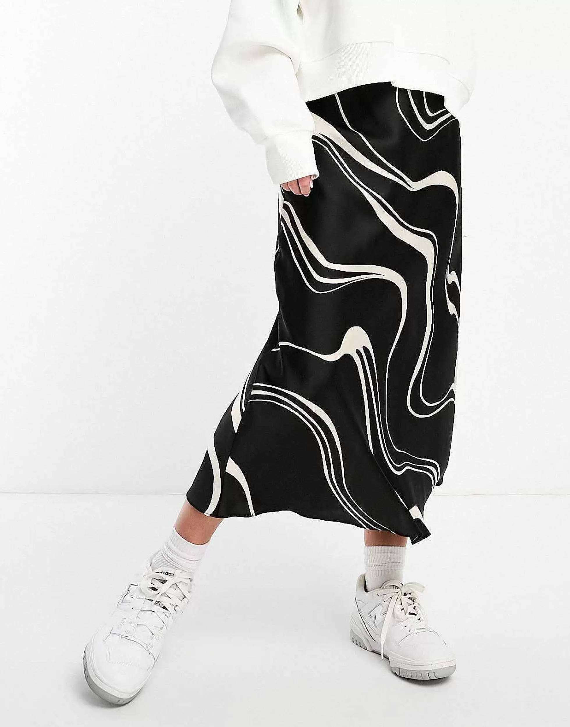 Women New Look Satin Midi Skirt In Wave Print