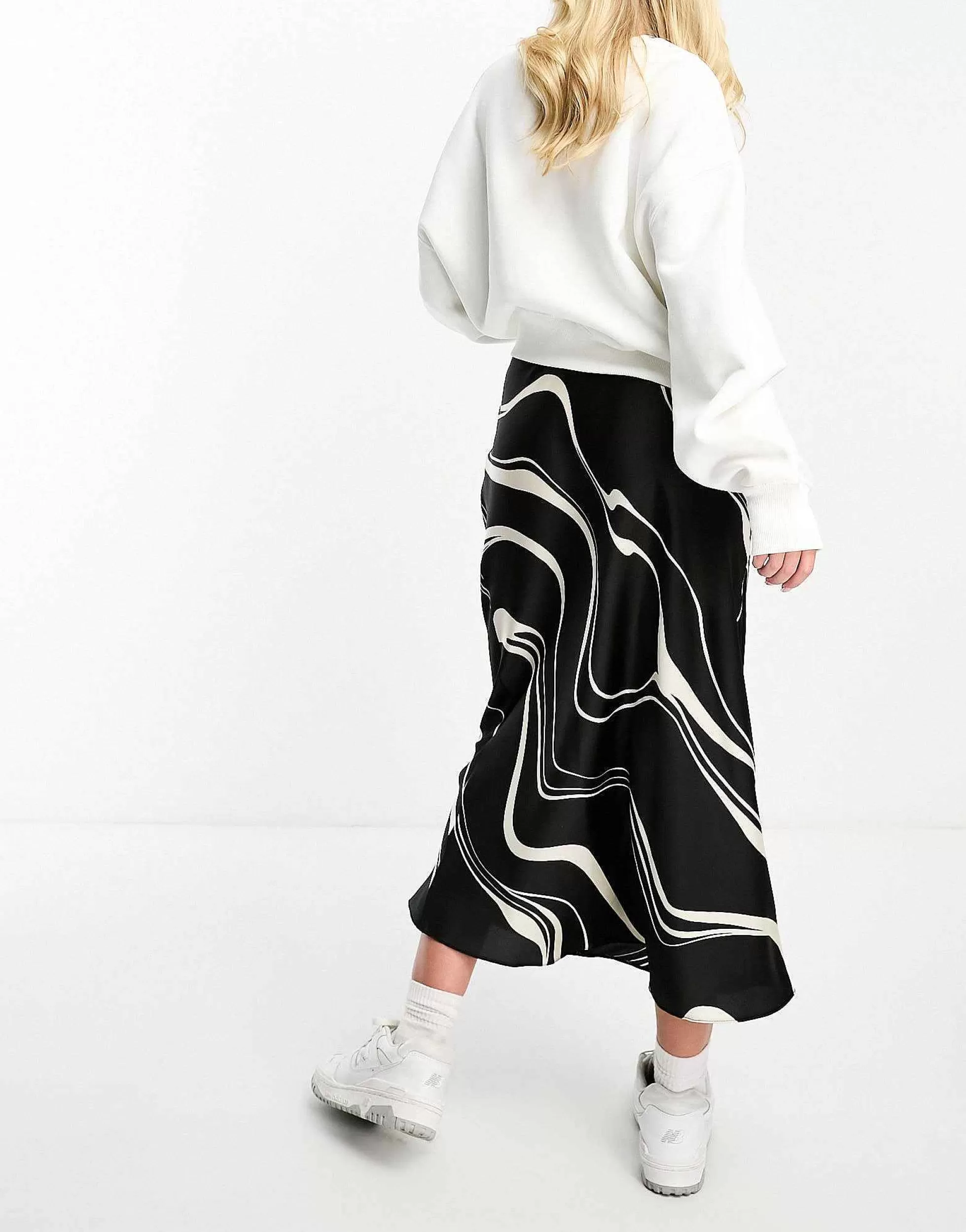 Women New Look Satin Midi Skirt In Wave Print