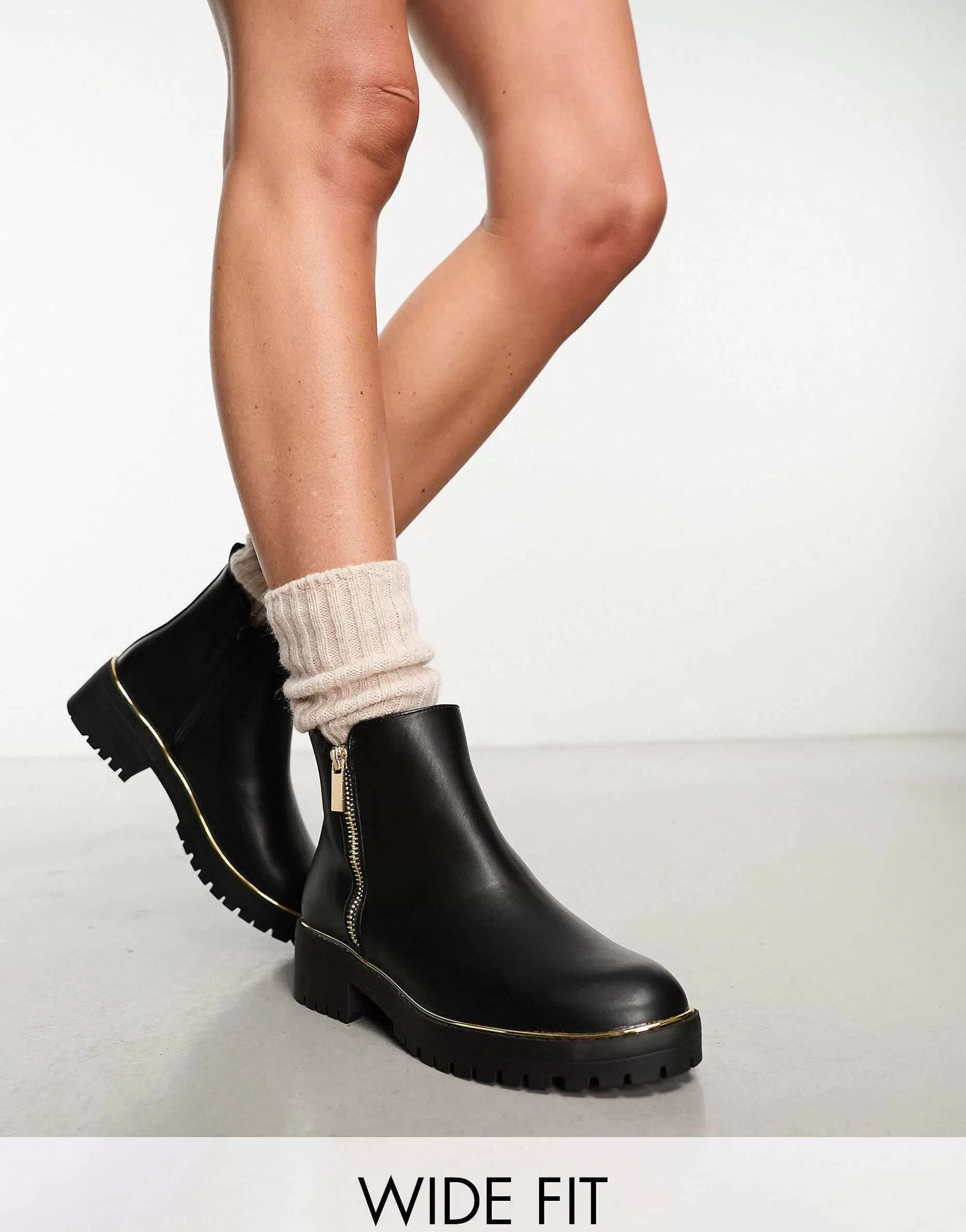 Women New Look Wide Fit Chunky Chelsea Boots With Hardware In