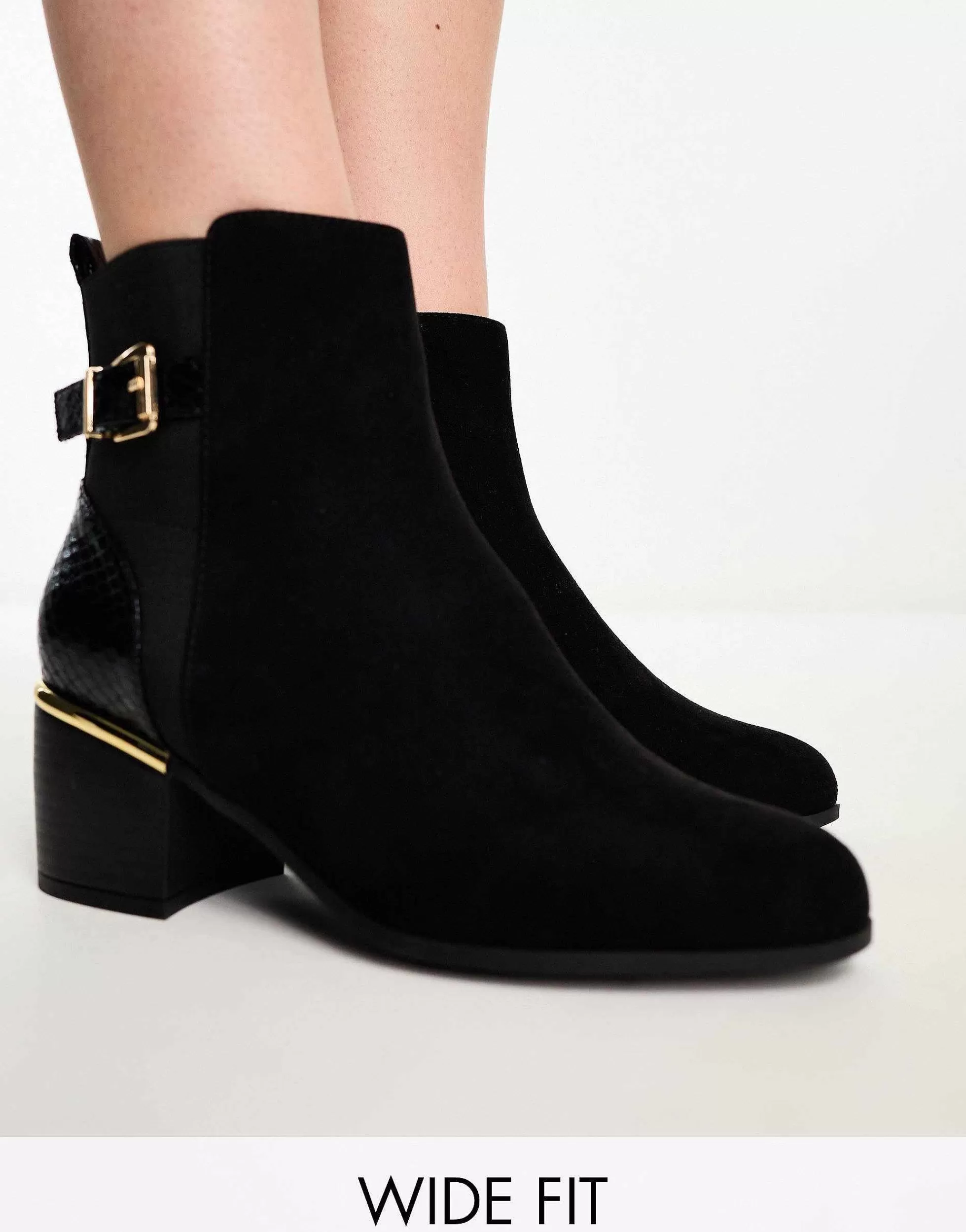 Women New Look Wide Fit Heeled Chelsea Boots With Hardware In