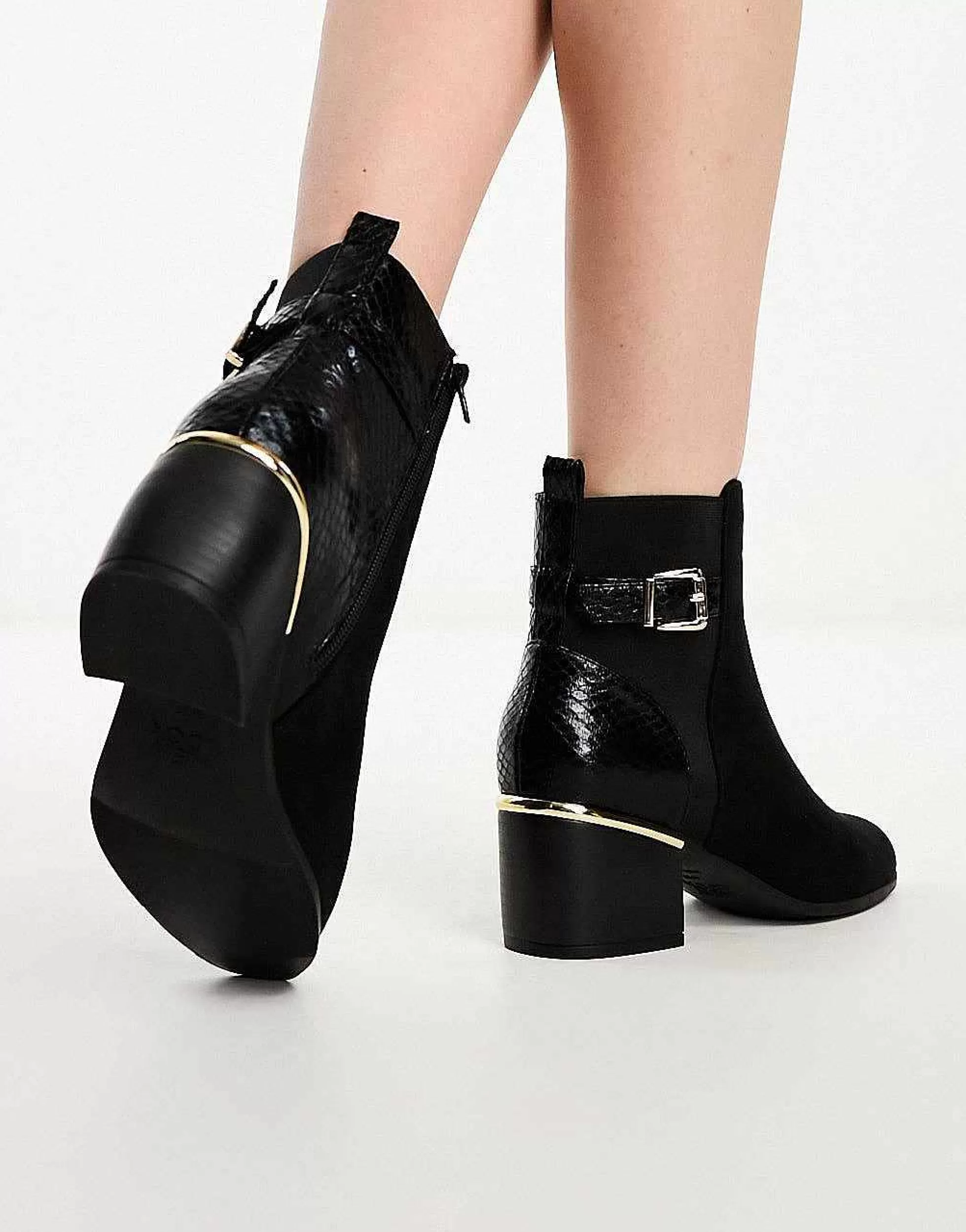 Women New Look Wide Fit Heeled Chelsea Boots With Hardware In