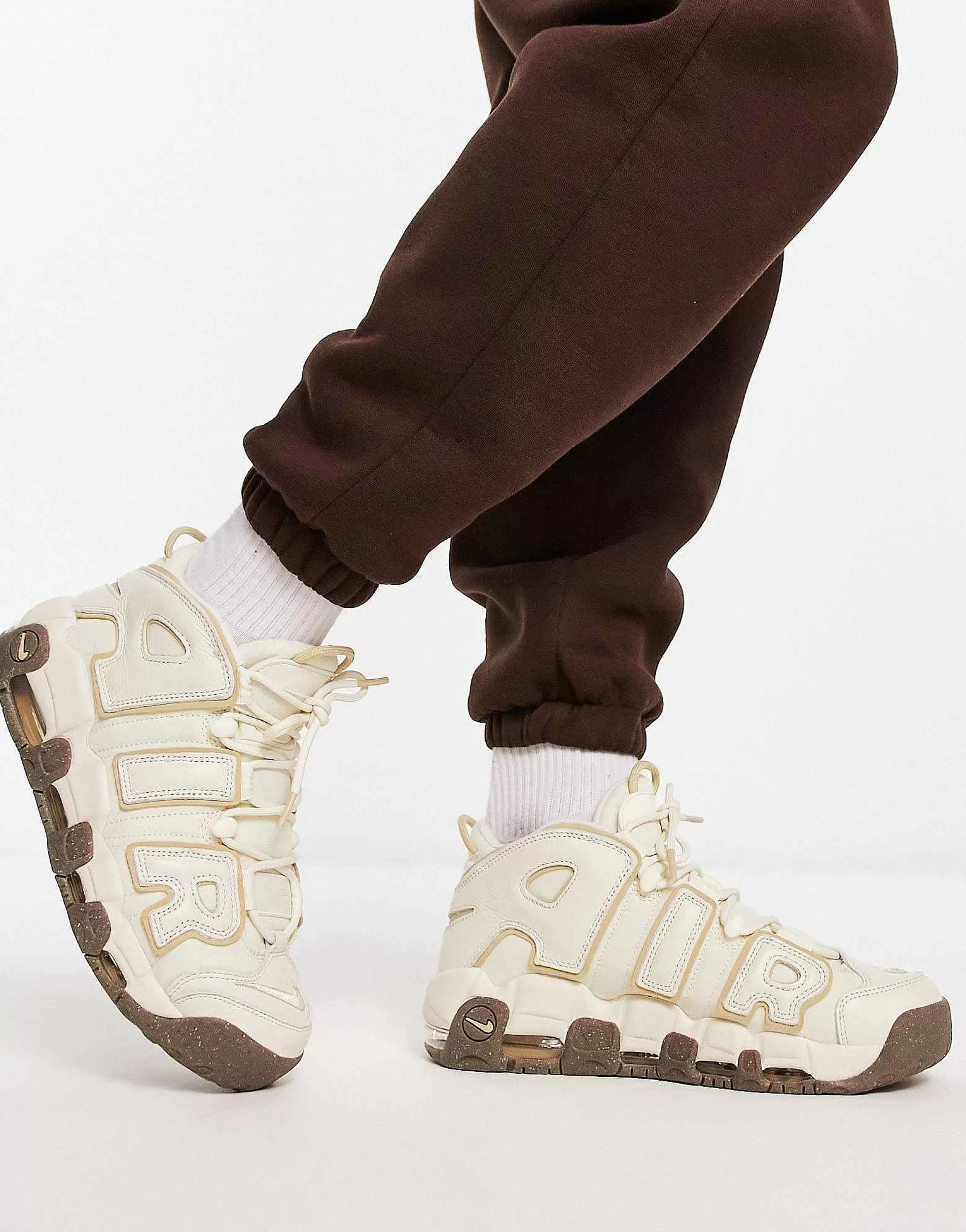 Men Nike Air More Uptempo Trainers In And Gold With Gum Sole