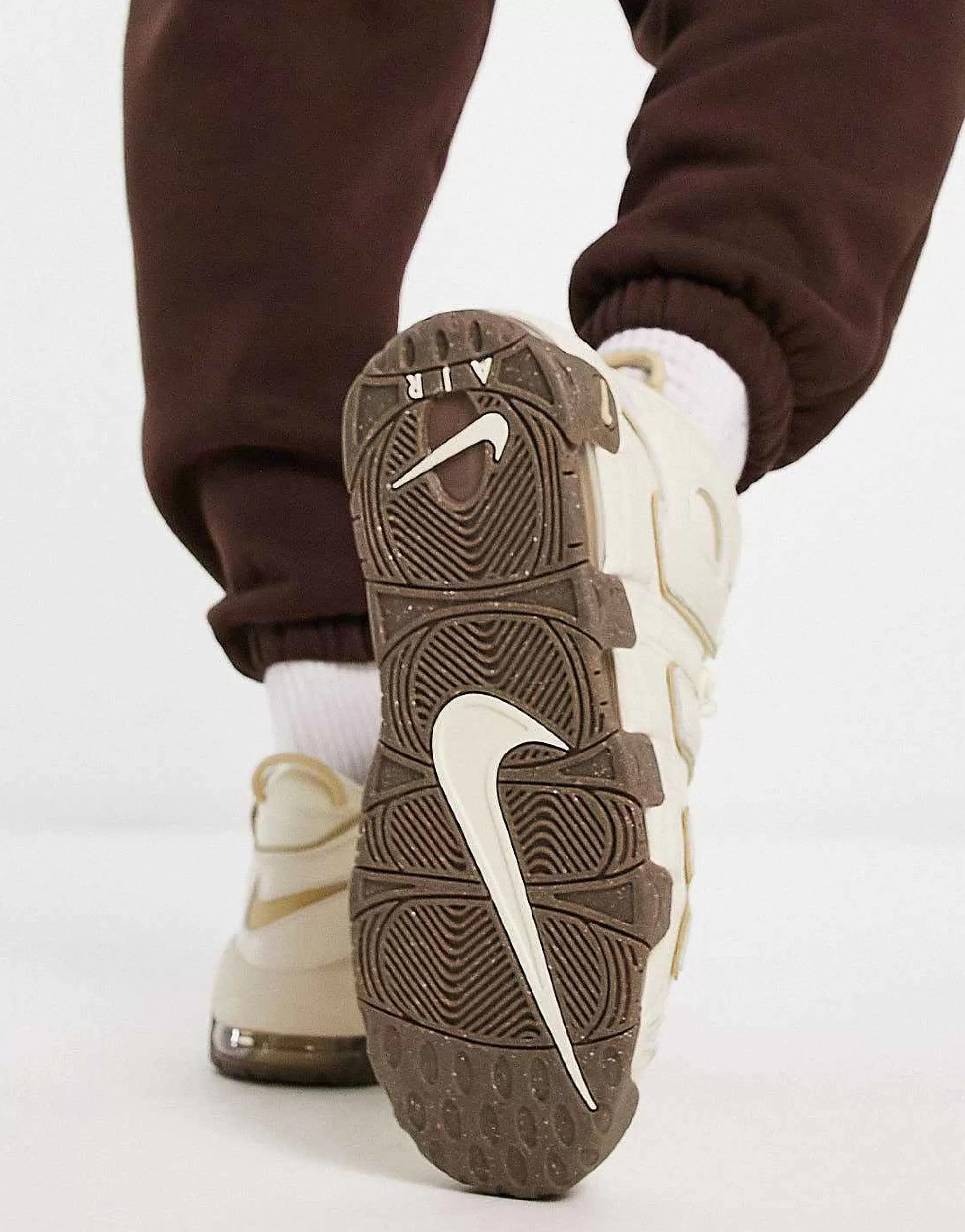 Men Nike Air More Uptempo Trainers In And Gold With Gum Sole