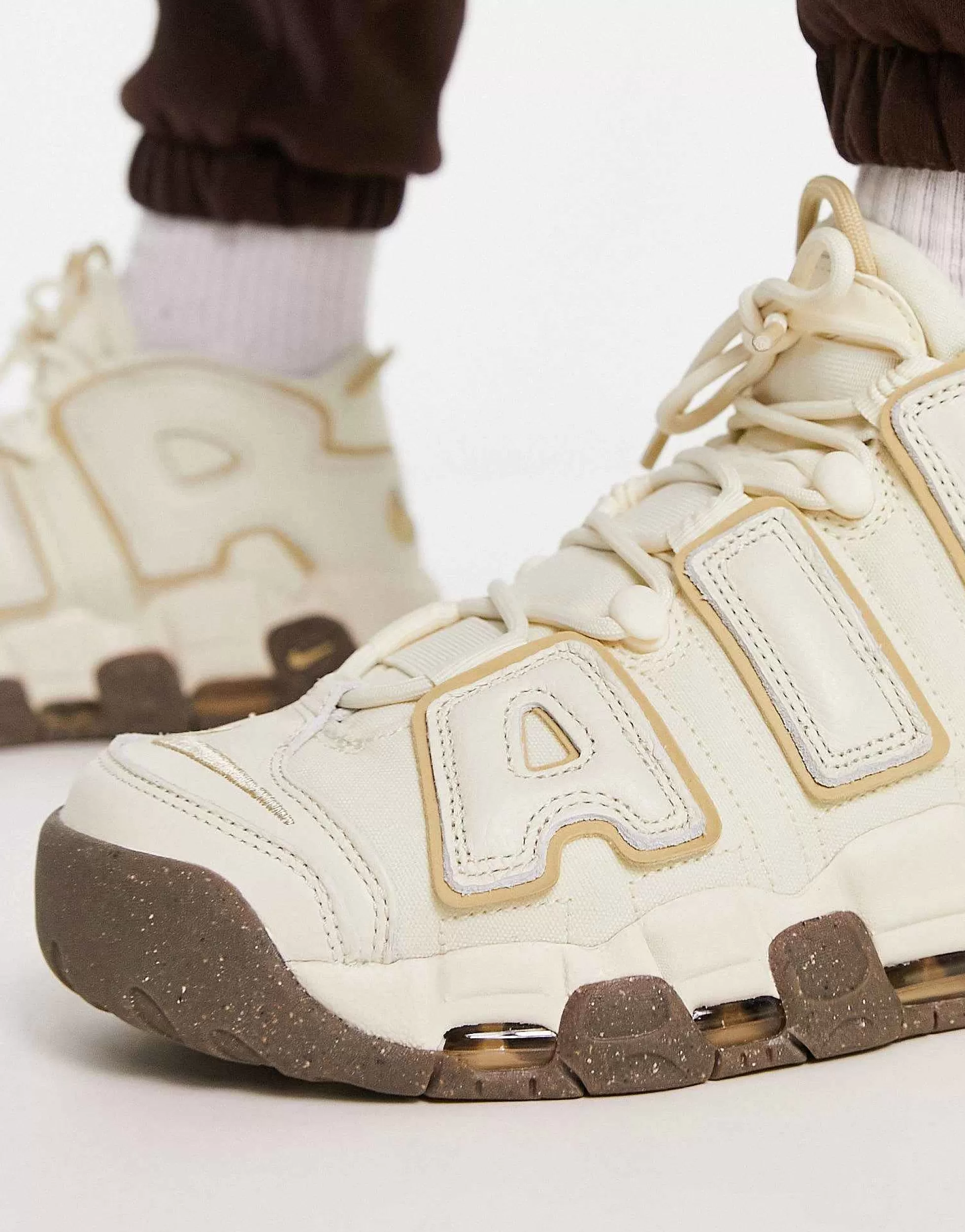 Men Nike Air More Uptempo Trainers In And Gold With Gum Sole