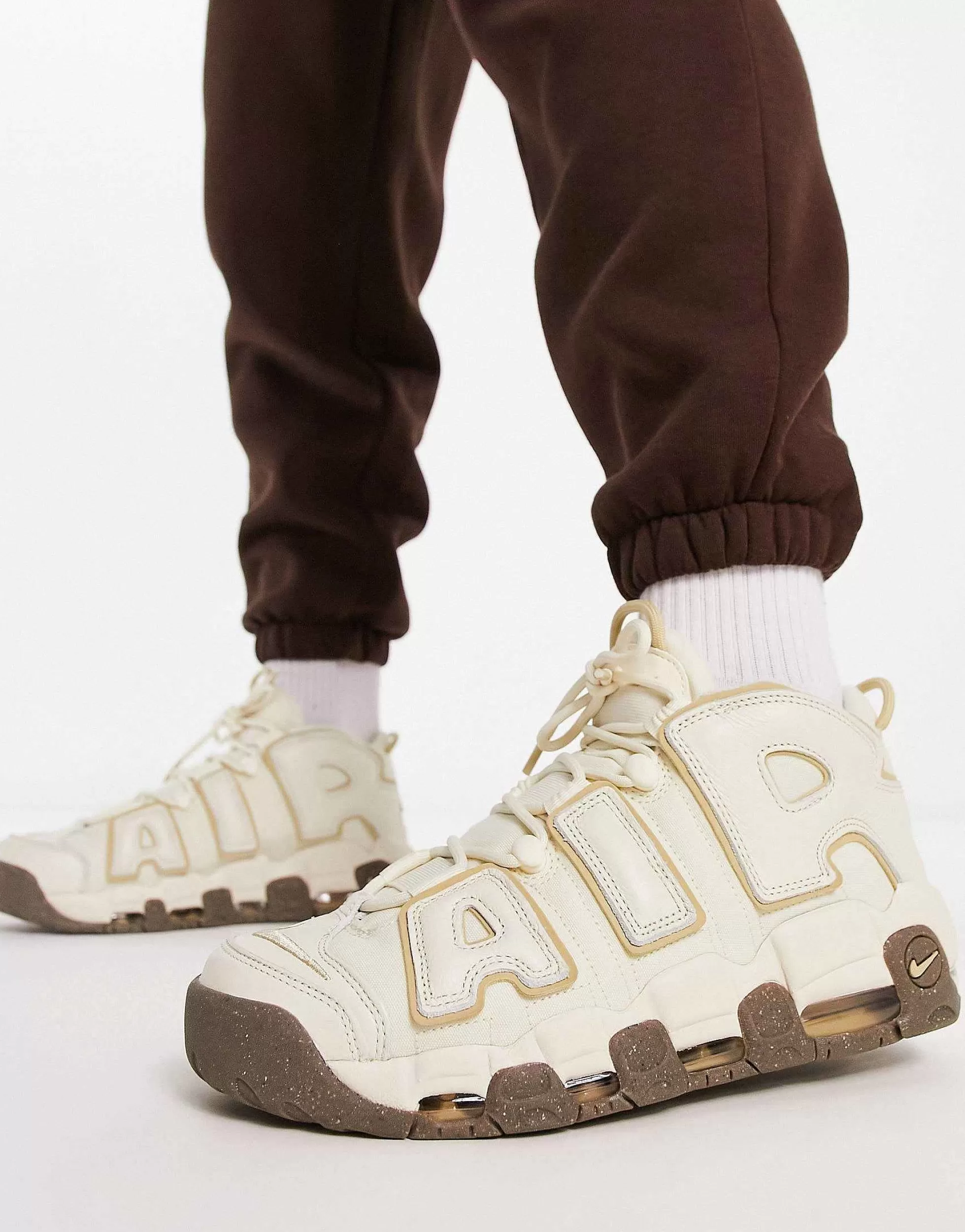 Men Nike Air More Uptempo Trainers In And Gold With Gum Sole