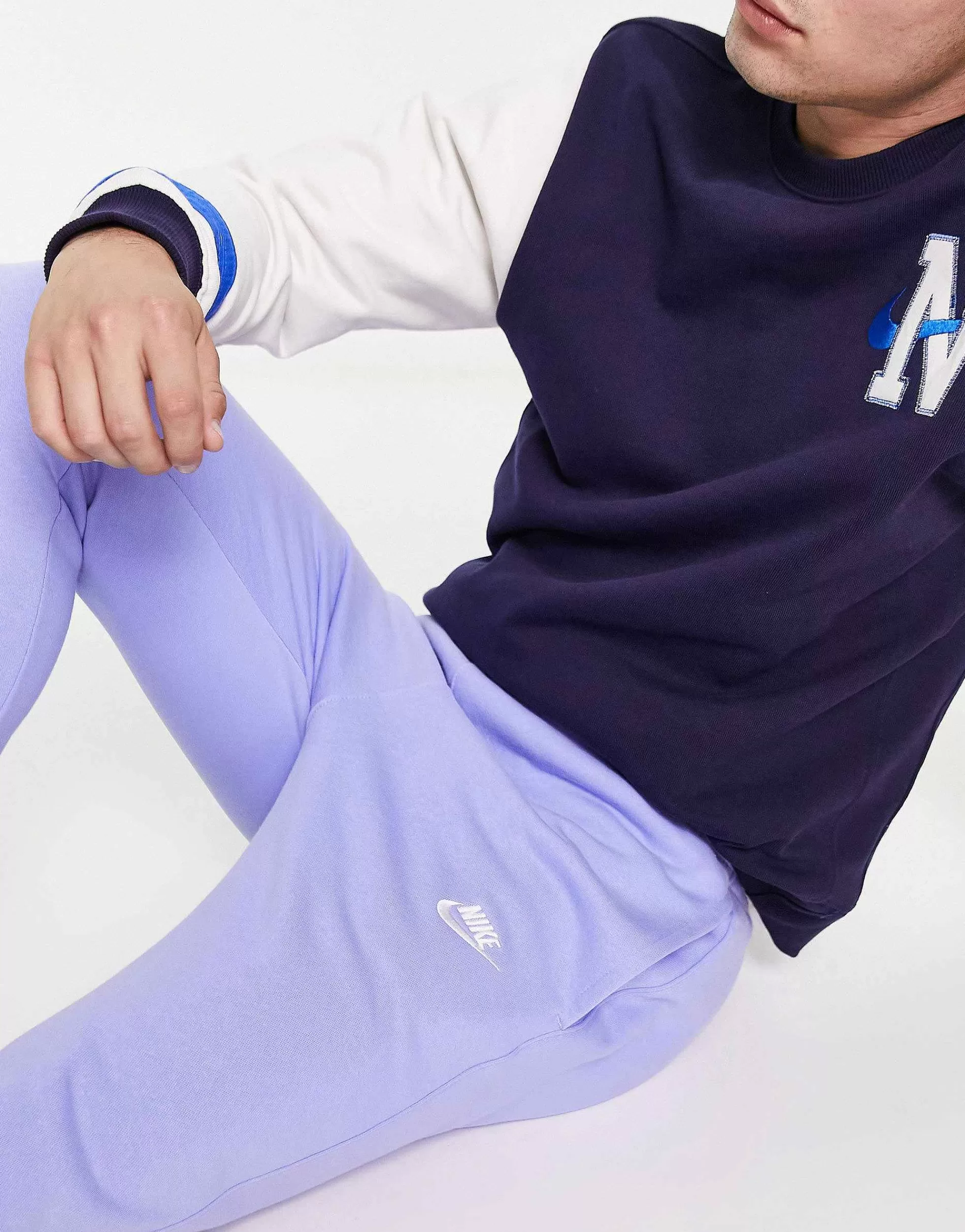 Men Nike Club Jogger In Light Thistle