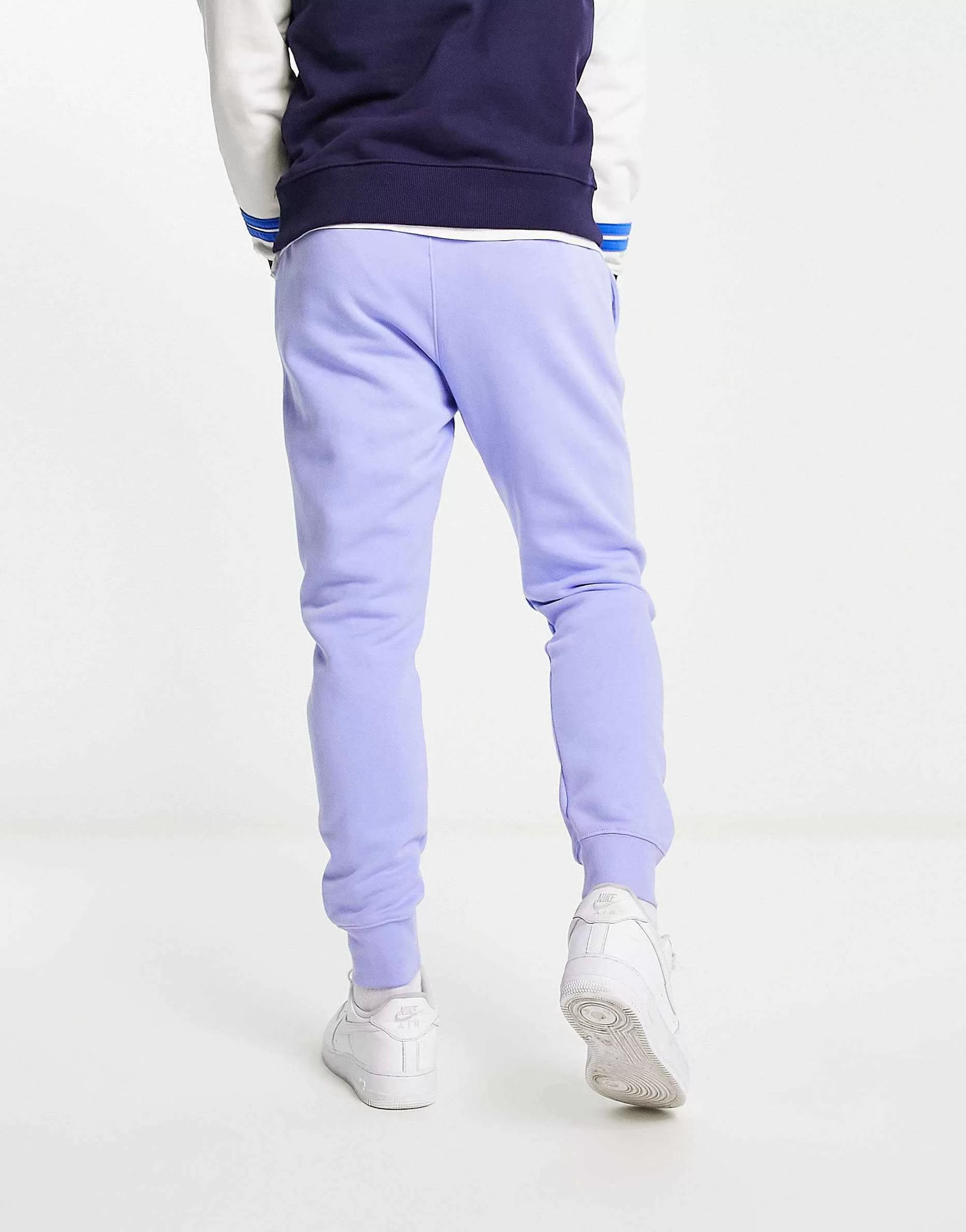 Men Nike Club Jogger In Light Thistle