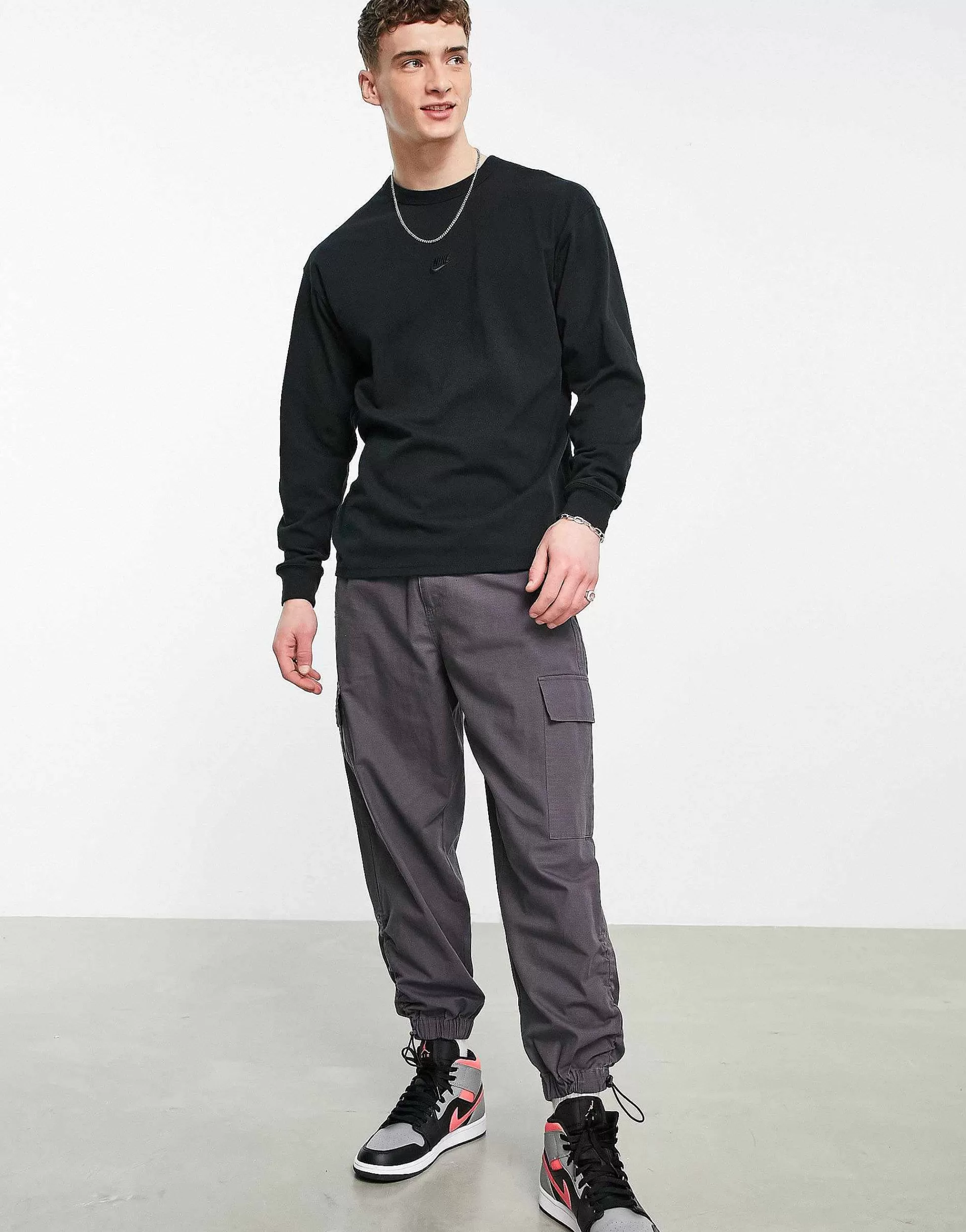 Men Nike Premium Essentials Oversized Heavyweight Long Sleeve T-Shirt In