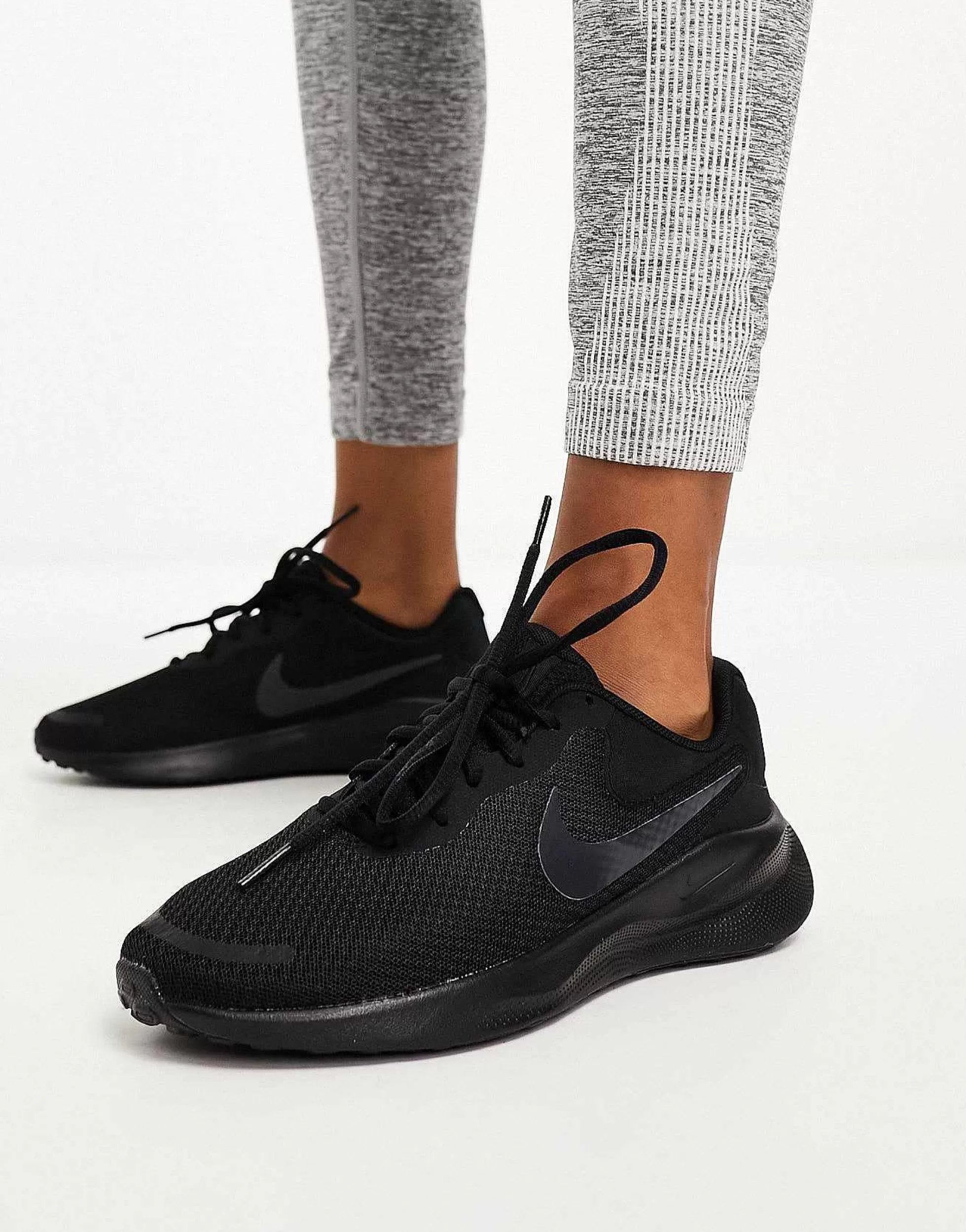 Women Nike Running Revolution 7 Trainers In Tripe