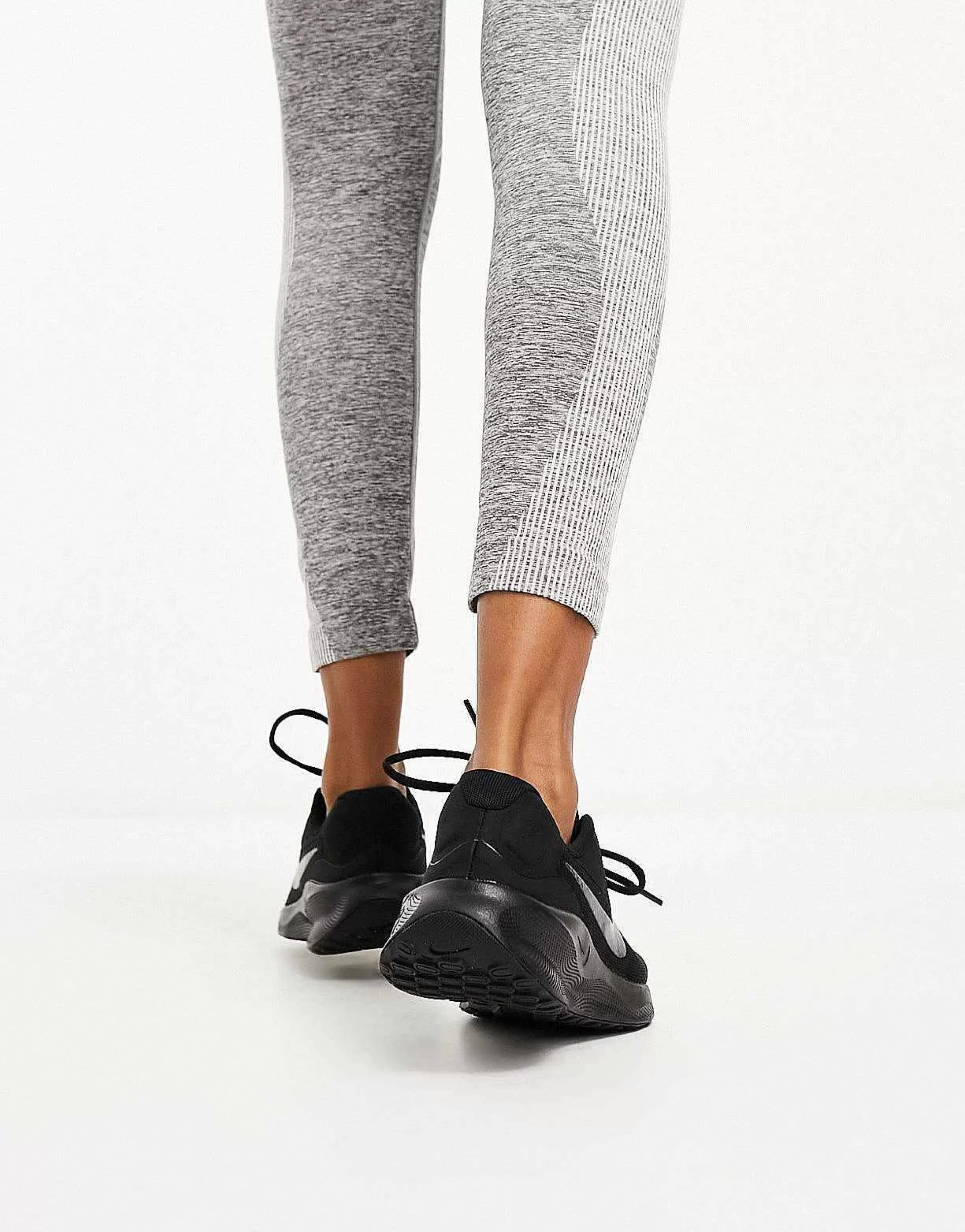 Women Nike Running Revolution 7 Trainers In Tripe